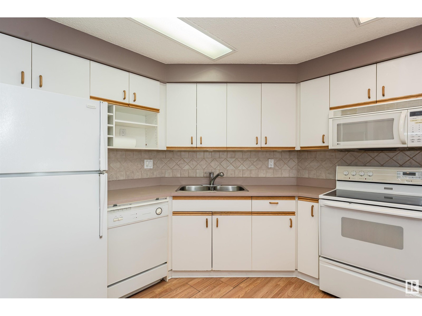 Property at #111 2011 137 AV NW image 3