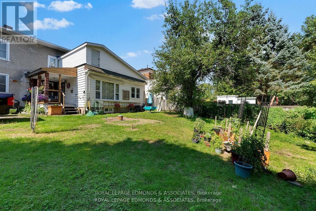 7 Isabella Street, Pembroke, Ontario  K8A 5S4 - Photo 5 - X12036633