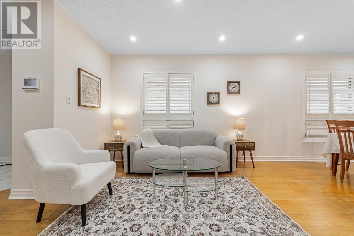 569 Claymeadow Avenue, Mississauga, Ontario  L5B 4H9 - Photo 7 - W12001558