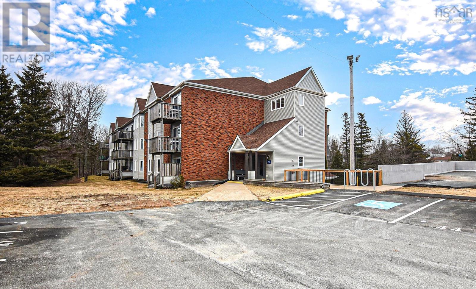 245 9 Forest Hills Parkway, Cole Harbour, Nova Scotia  B2W 0M5 - Photo 2 - 202505159