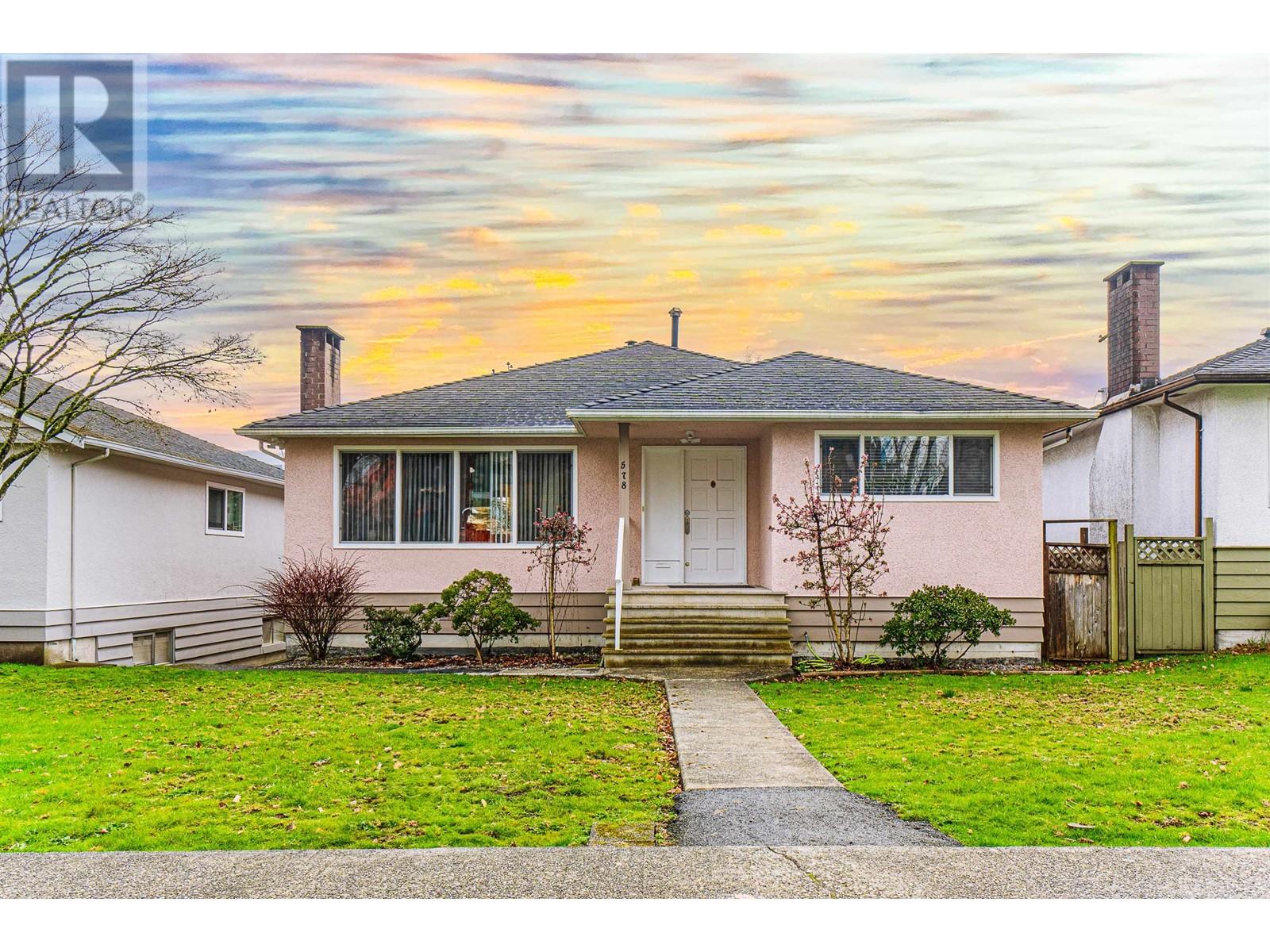 578 W 59th Avenue, Vancouver, British Columbia  V6P 1X5 - Photo 1 - R2975614