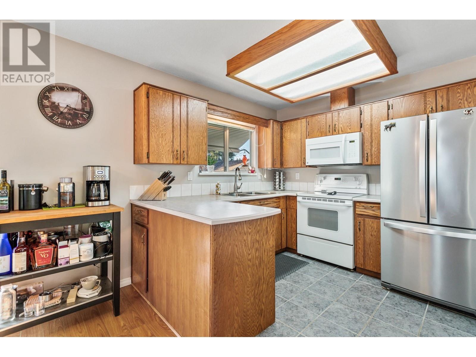 22750 Balabanian Circle, Maple Ridge, British Columbia  V2X 9C3 - Photo 15 - R2975166