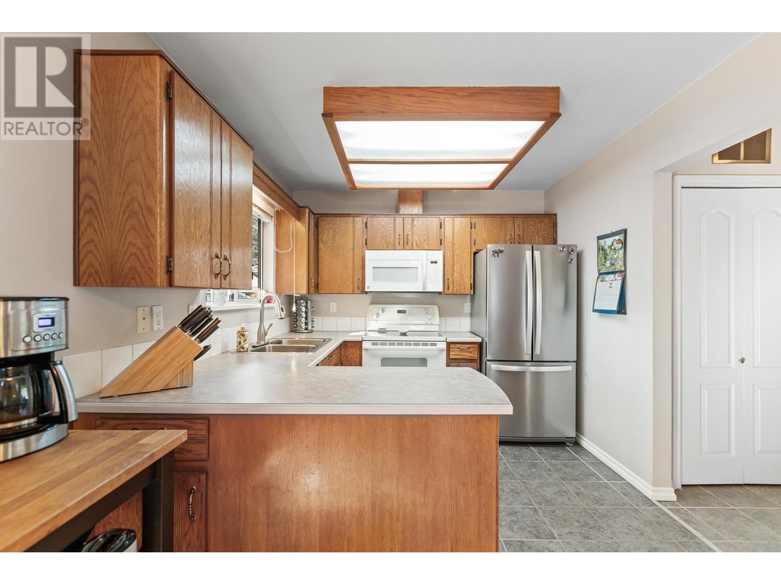 22750 Balabanian Circle, Maple Ridge, British Columbia  V2X 9C3 - Photo 16 - R2975166