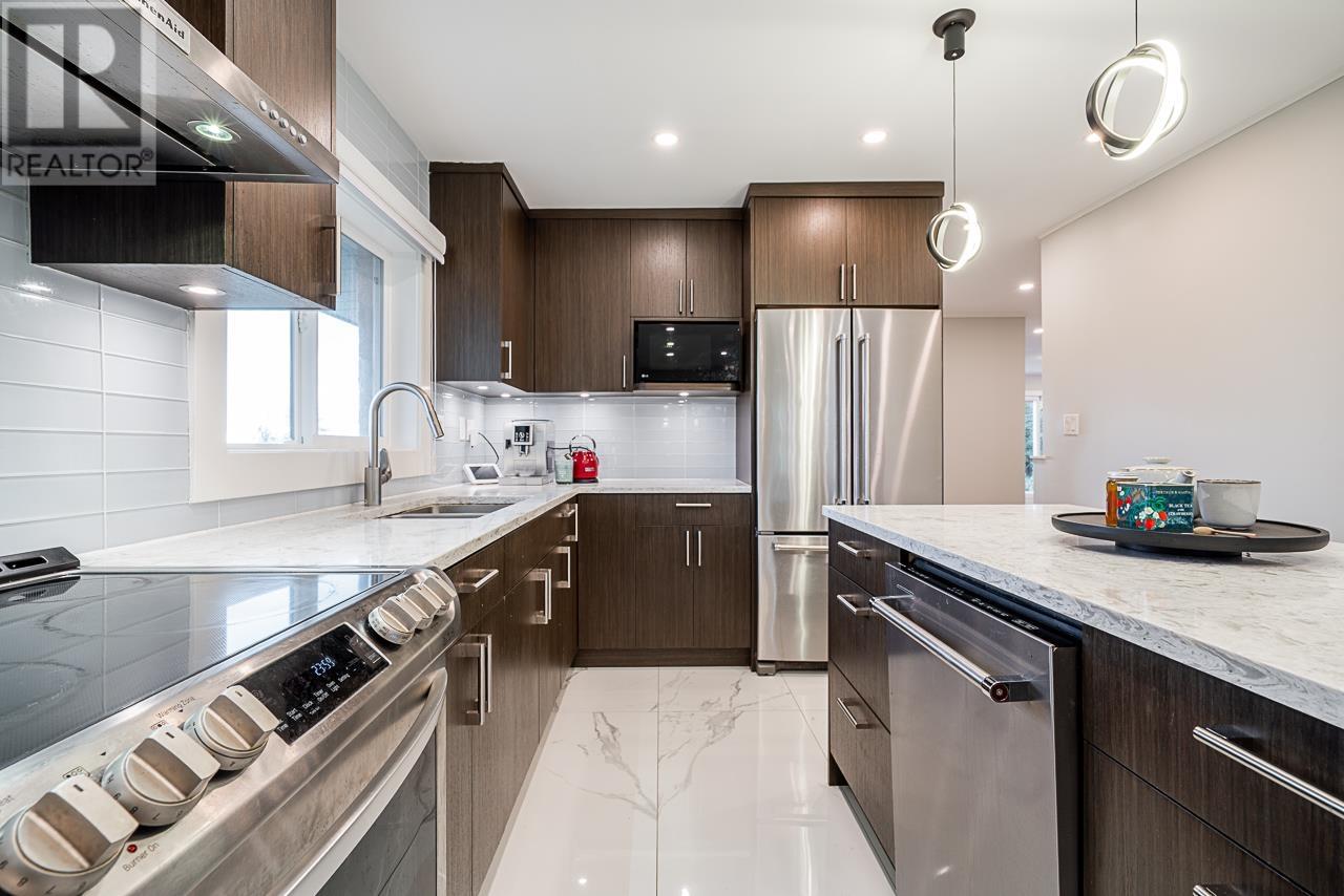 4379 Ranger Avenue, North Vancouver, British Columbia  V7R 3L1 - Photo 6 - R2978404