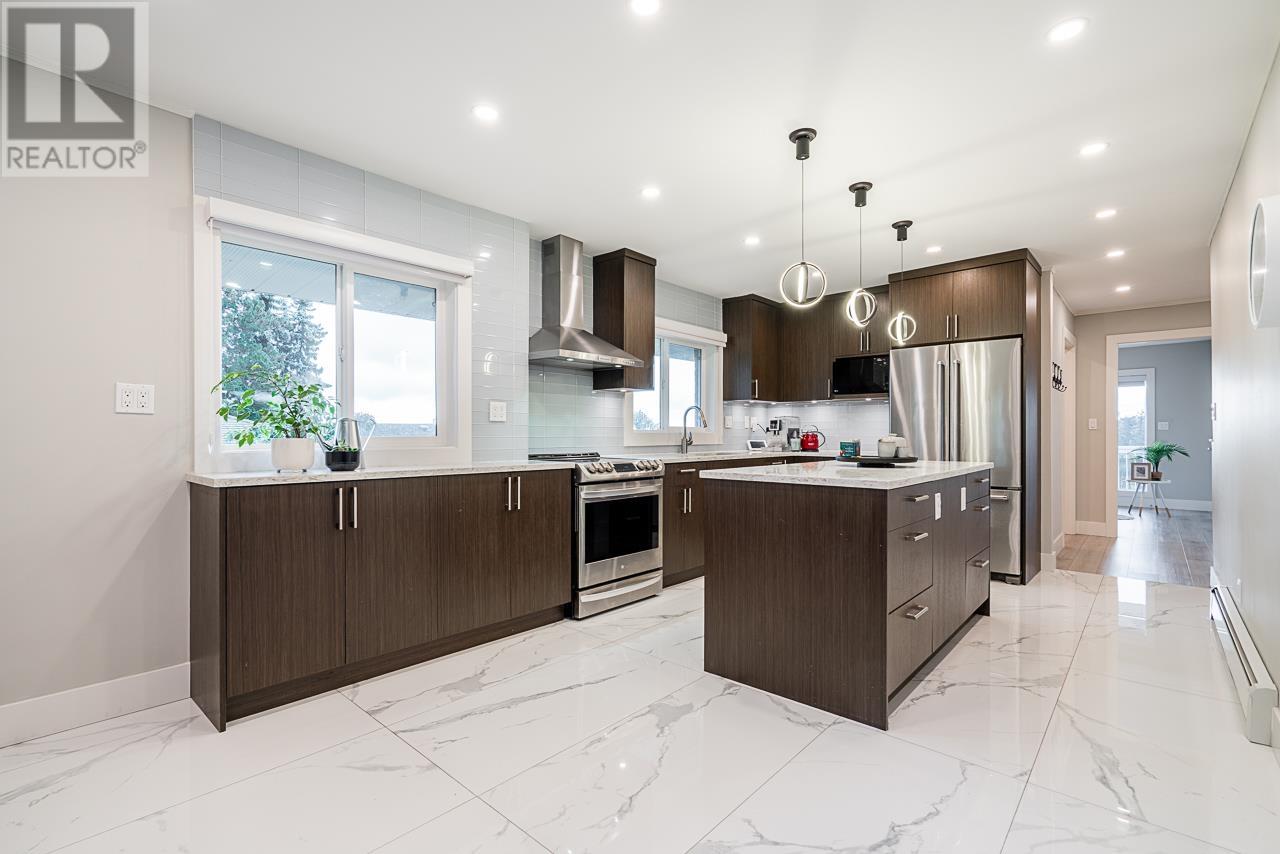 4379 Ranger Avenue, North Vancouver, British Columbia  V7R 3L1 - Photo 5 - R2978404