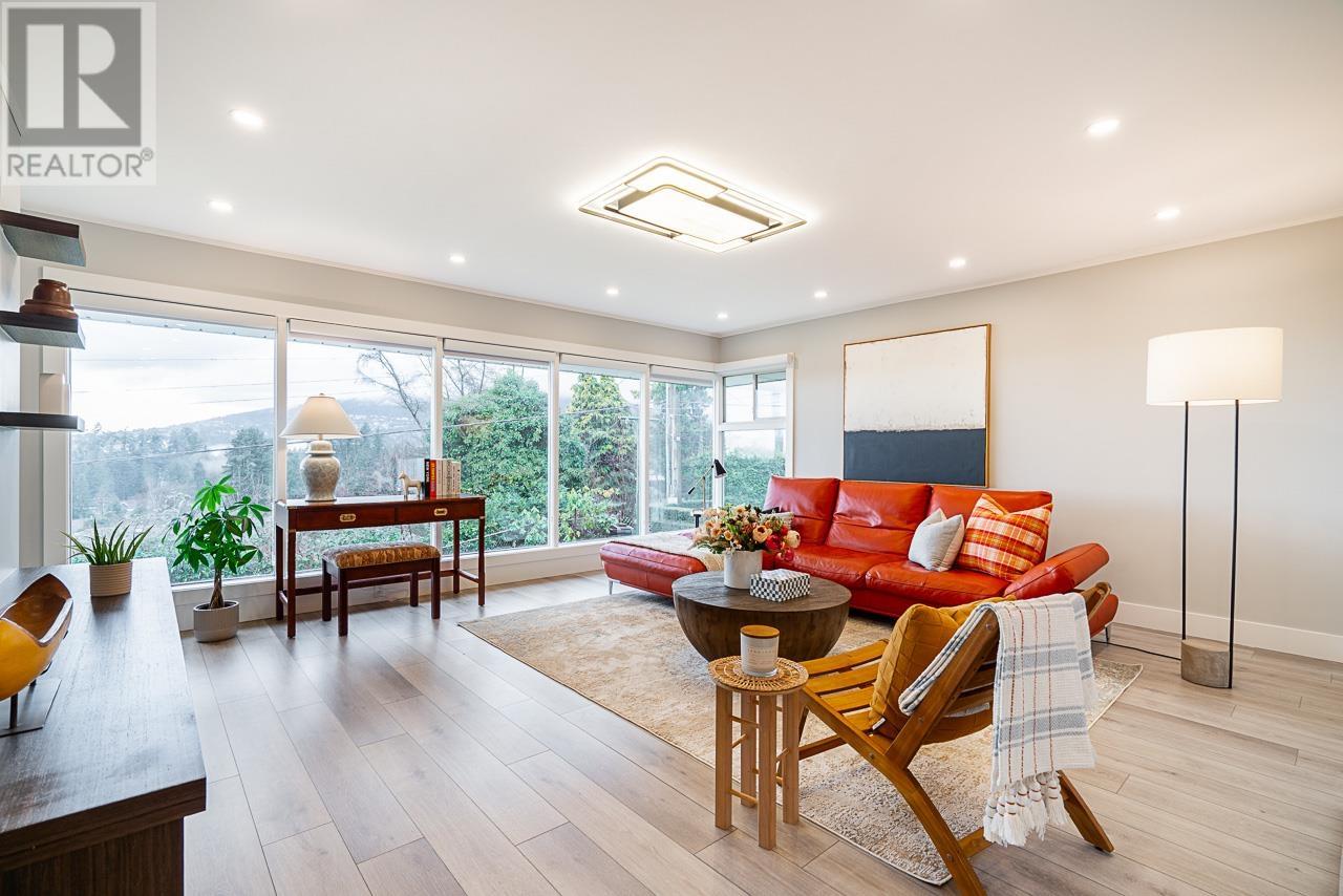 4379 Ranger Avenue, North Vancouver, British Columbia  V7R 3L1 - Photo 8 - R2978404