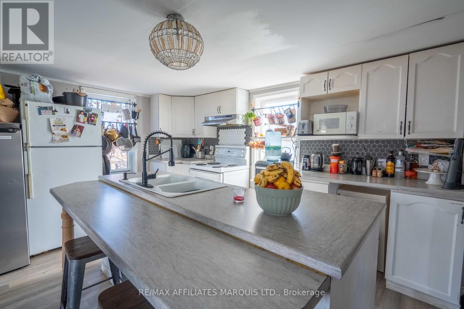 Property at 633 AUGUSTUS STREET image 3