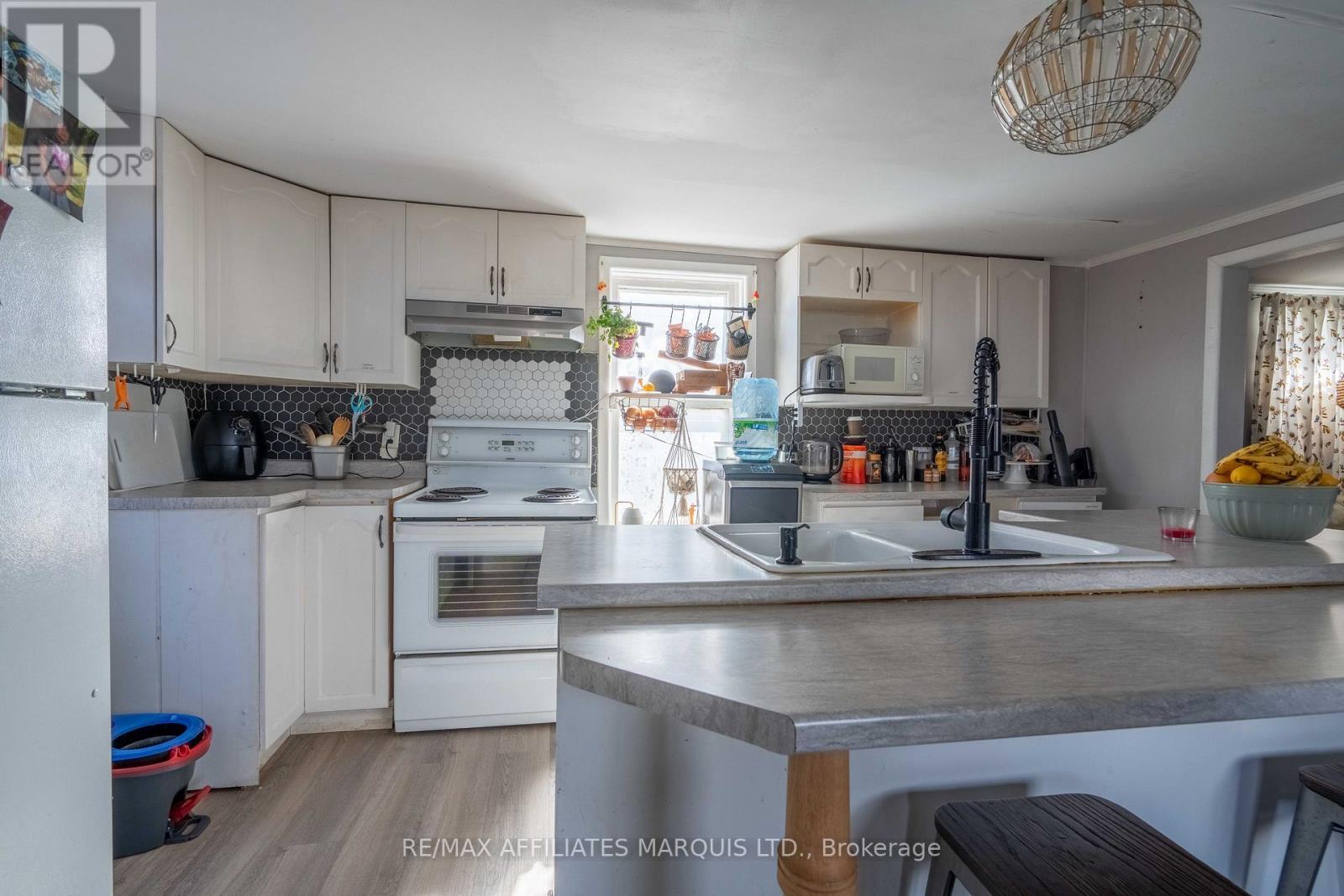 Property at 633 AUGUSTUS STREET image 4