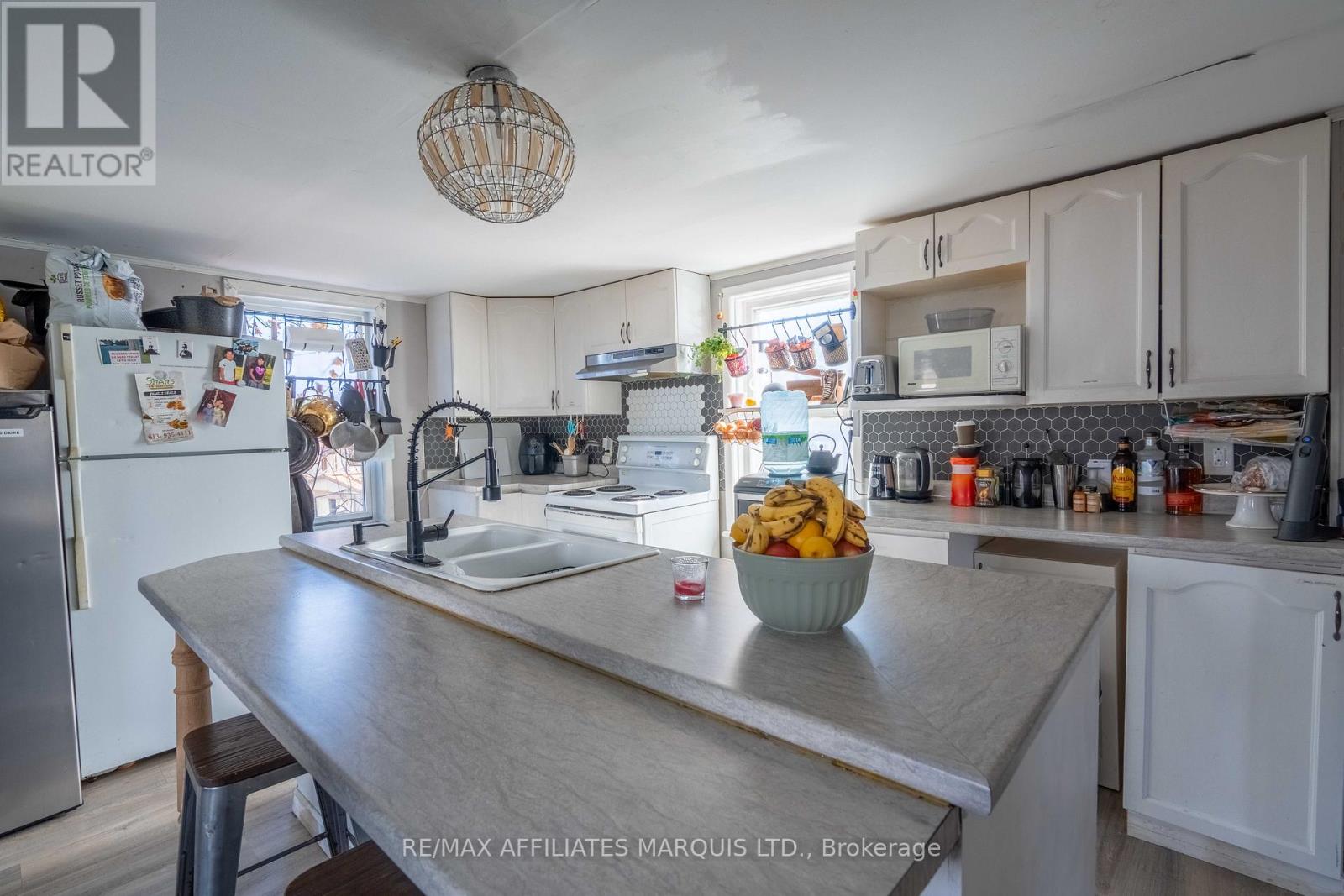 Property at 633 AUGUSTUS STREET image 5