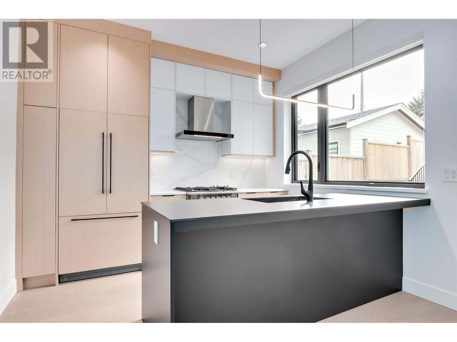 Listing Picture 8 of 34 : 2 930 E 10TH AVENUE, Vancouver / 溫哥華 - 魯藝地產 Yvonne Lu Group - MLS Medallion Club Member