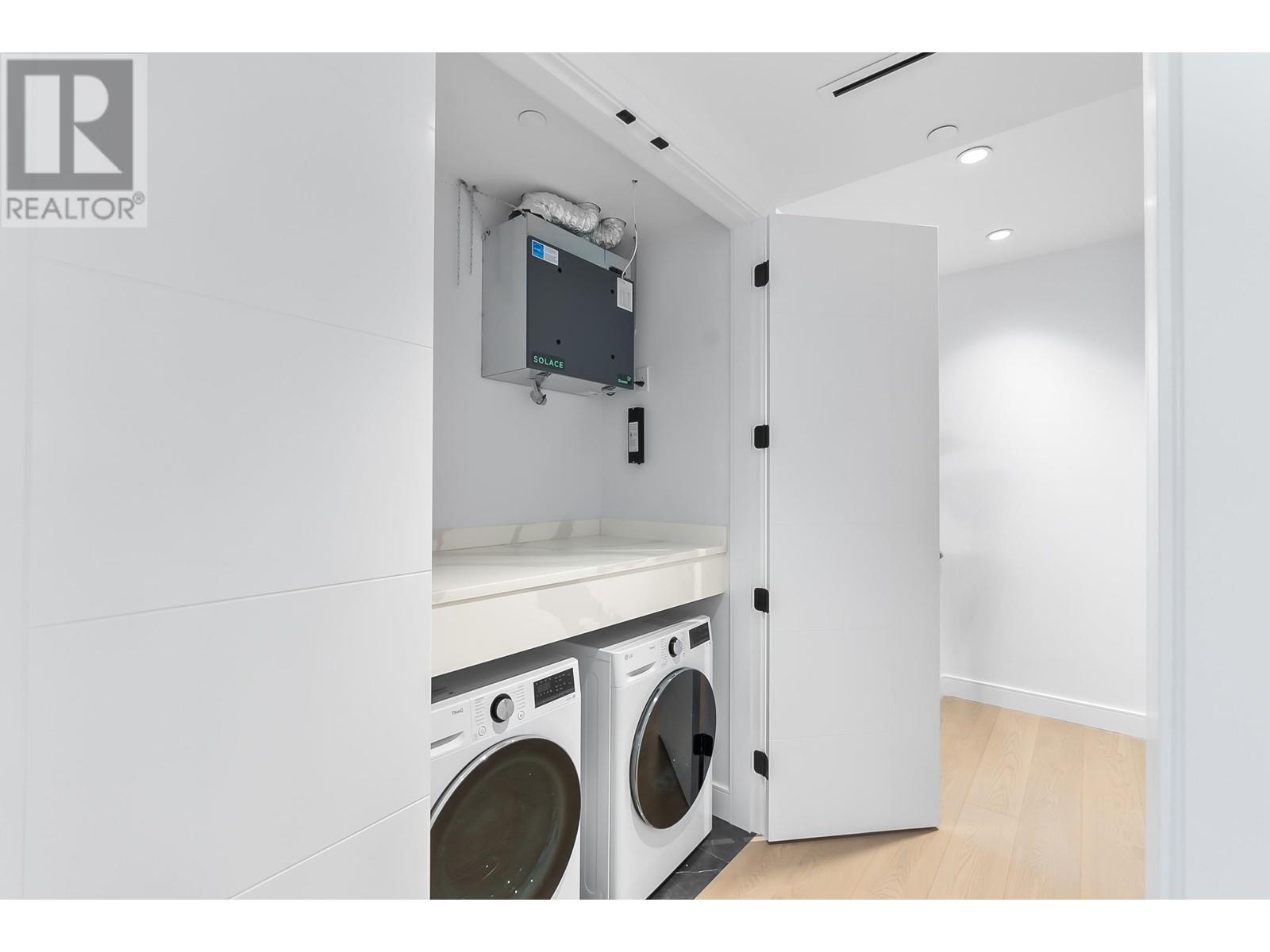 Listing Picture 15 of 34 : 2 930 E 10TH AVENUE, Vancouver / 溫哥華 - 魯藝地產 Yvonne Lu Group - MLS Medallion Club Member