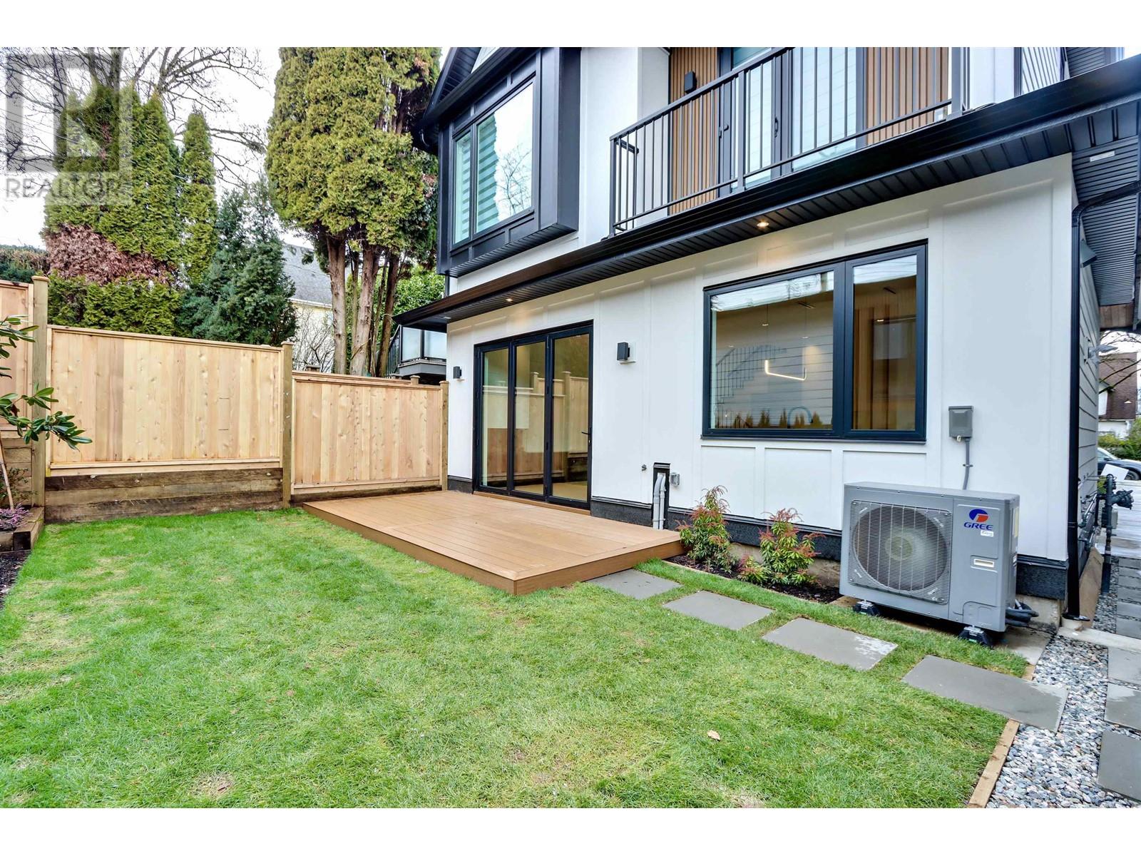 Listing Picture 2 of 34 : 2 930 E 10TH AVENUE, Vancouver / 溫哥華 - 魯藝地產 Yvonne Lu Group - MLS Medallion Club Member