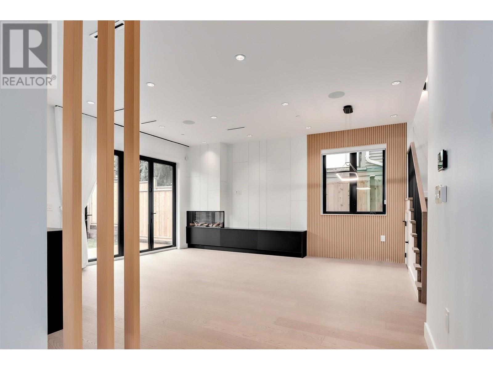 Listing Picture 12 of 34 : 2 930 E 10TH AVENUE, Vancouver / 溫哥華 - 魯藝地產 Yvonne Lu Group - MLS Medallion Club Member