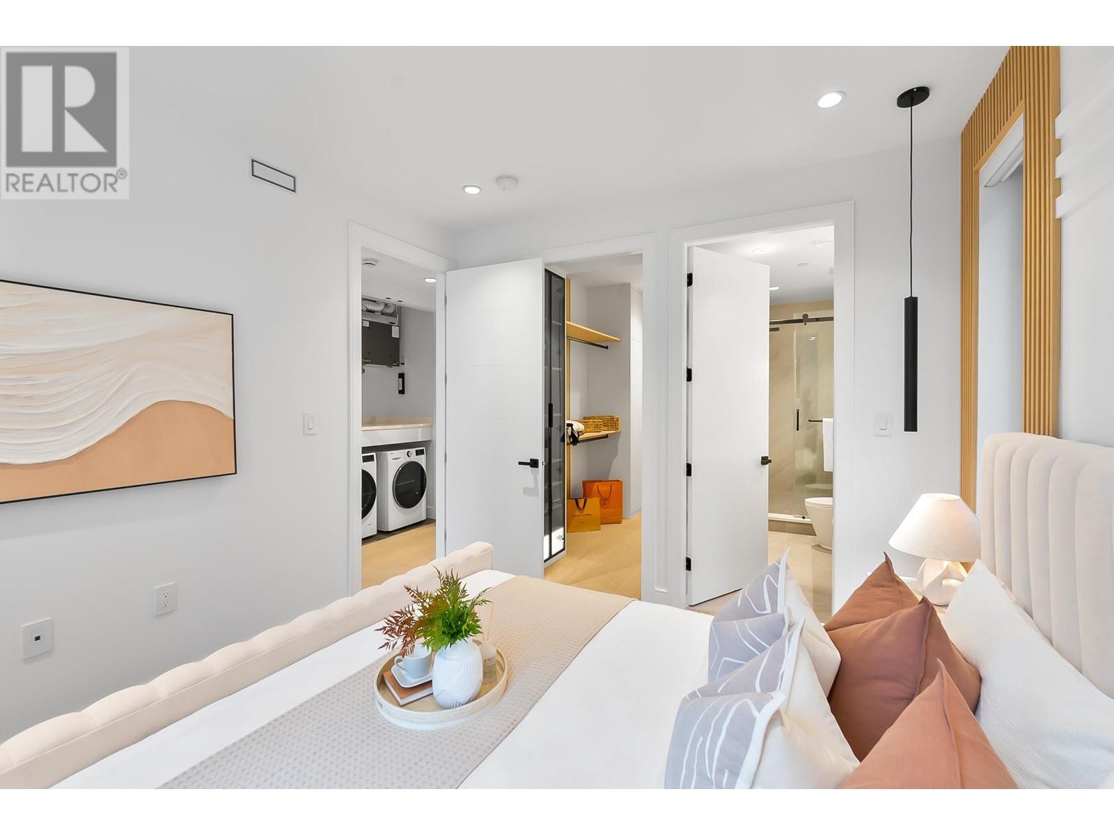 Listing Picture 18 of 34 : 2 930 E 10TH AVENUE, Vancouver / 溫哥華 - 魯藝地產 Yvonne Lu Group - MLS Medallion Club Member