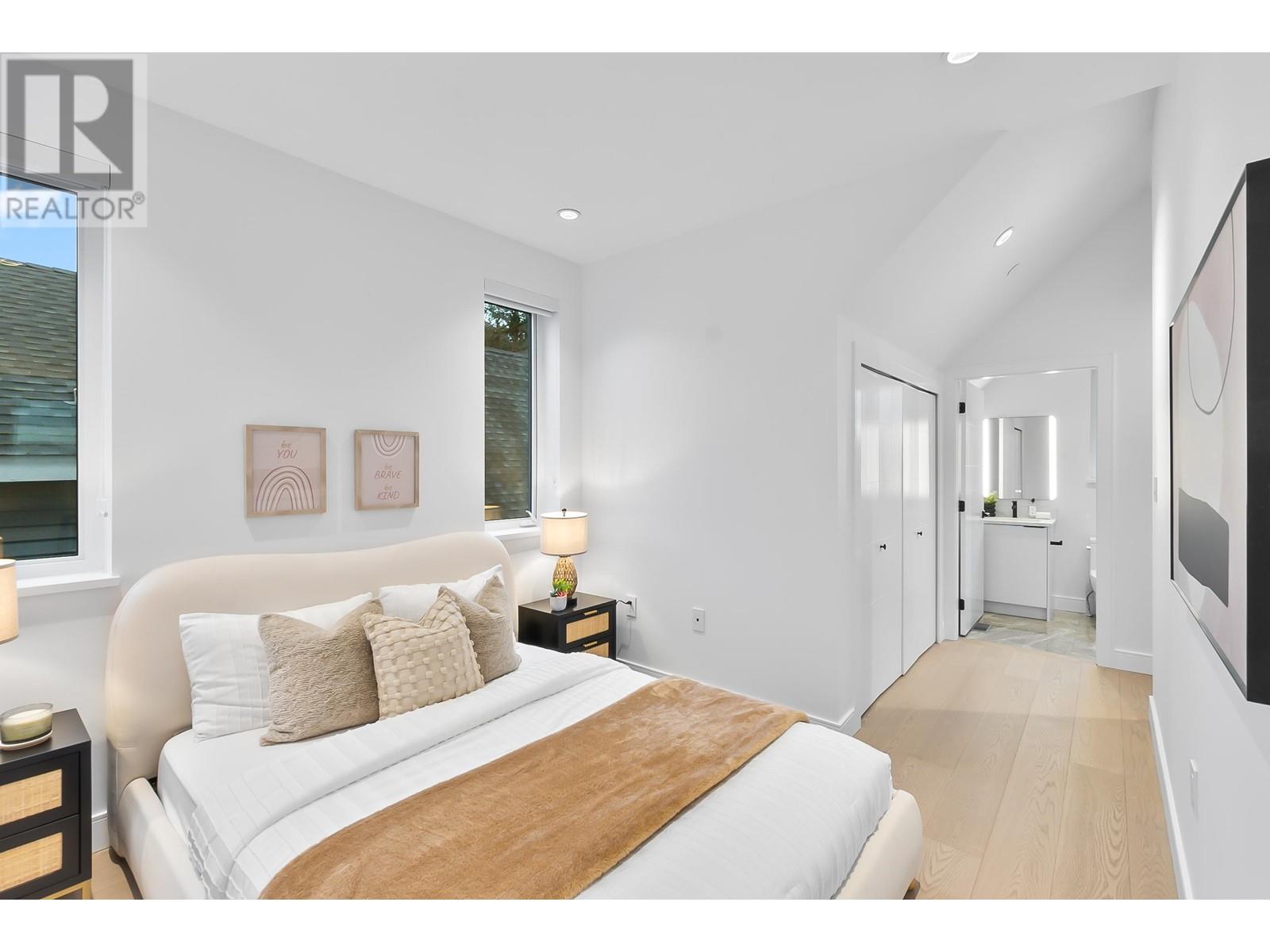 Listing Picture 30 of 34 : 2 930 E 10TH AVENUE, Vancouver / 溫哥華 - 魯藝地產 Yvonne Lu Group - MLS Medallion Club Member