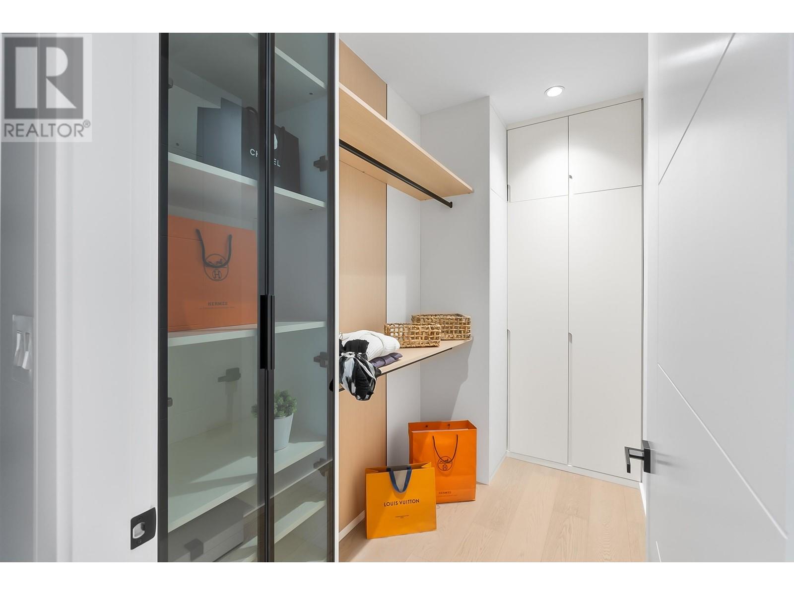 Listing Picture 19 of 34 : 2 930 E 10TH AVENUE, Vancouver / 溫哥華 - 魯藝地產 Yvonne Lu Group - MLS Medallion Club Member