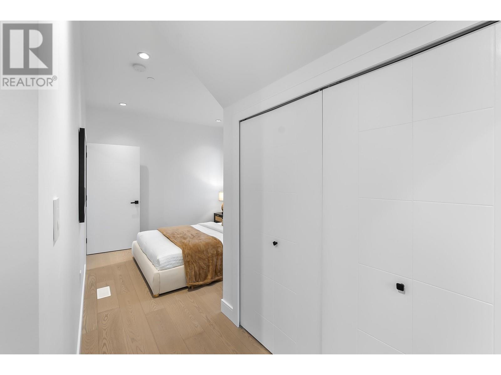 Listing Picture 32 of 34 : 2 930 E 10TH AVENUE, Vancouver / 溫哥華 - 魯藝地產 Yvonne Lu Group - MLS Medallion Club Member