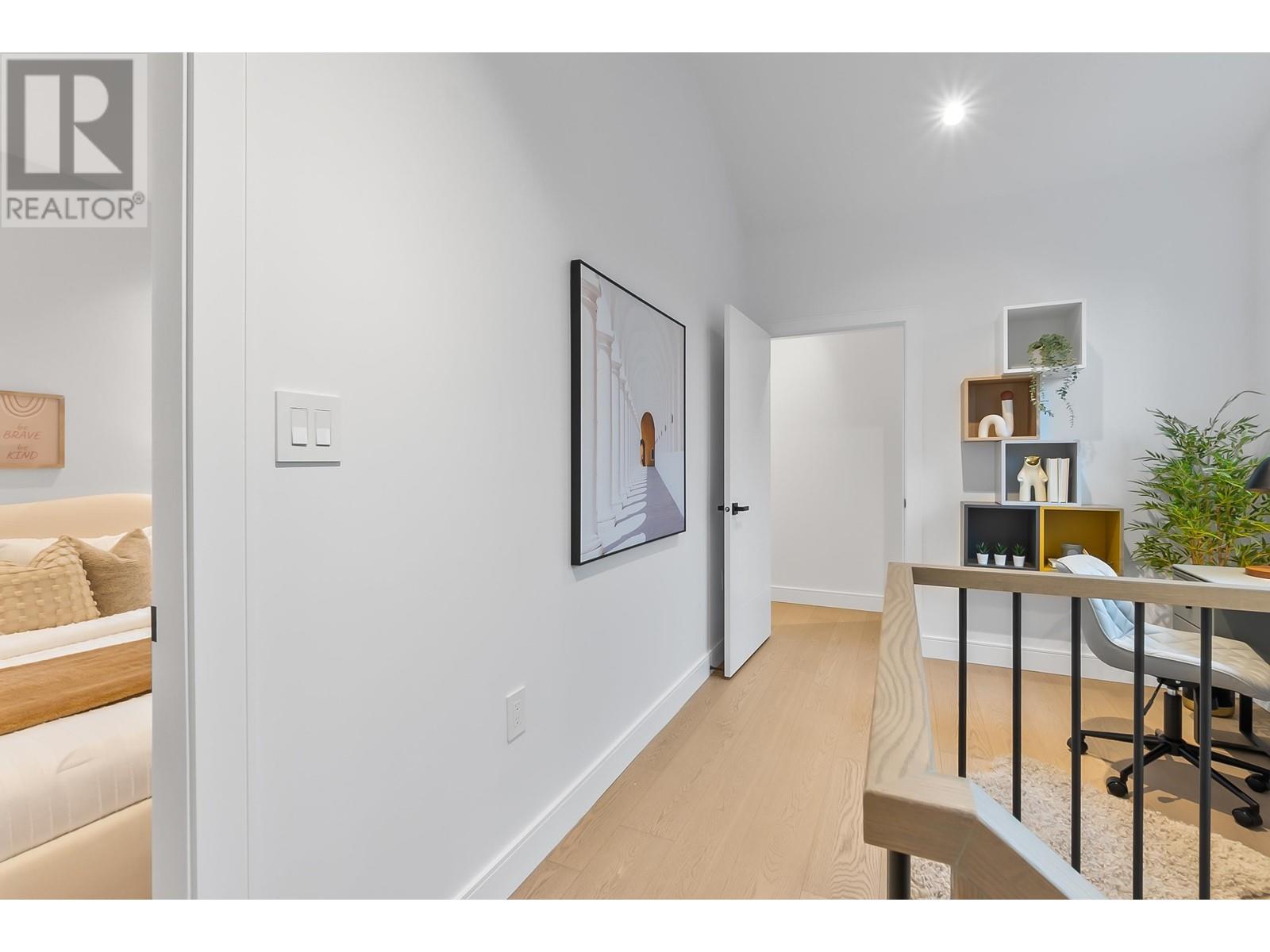 Listing Picture 25 of 34 : 2 930 E 10TH AVENUE, Vancouver / 溫哥華 - 魯藝地產 Yvonne Lu Group - MLS Medallion Club Member