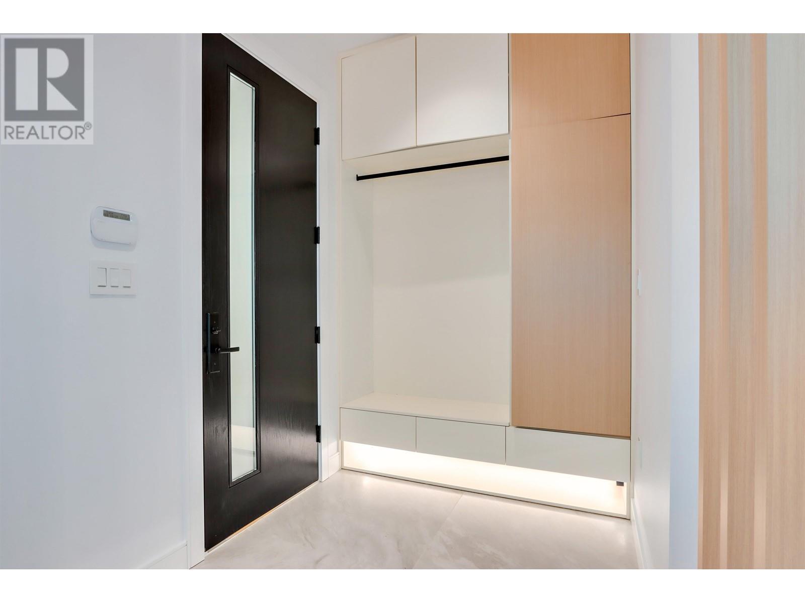 Listing Picture 11 of 34 : 2 930 E 10TH AVENUE, Vancouver / 溫哥華 - 魯藝地產 Yvonne Lu Group - MLS Medallion Club Member