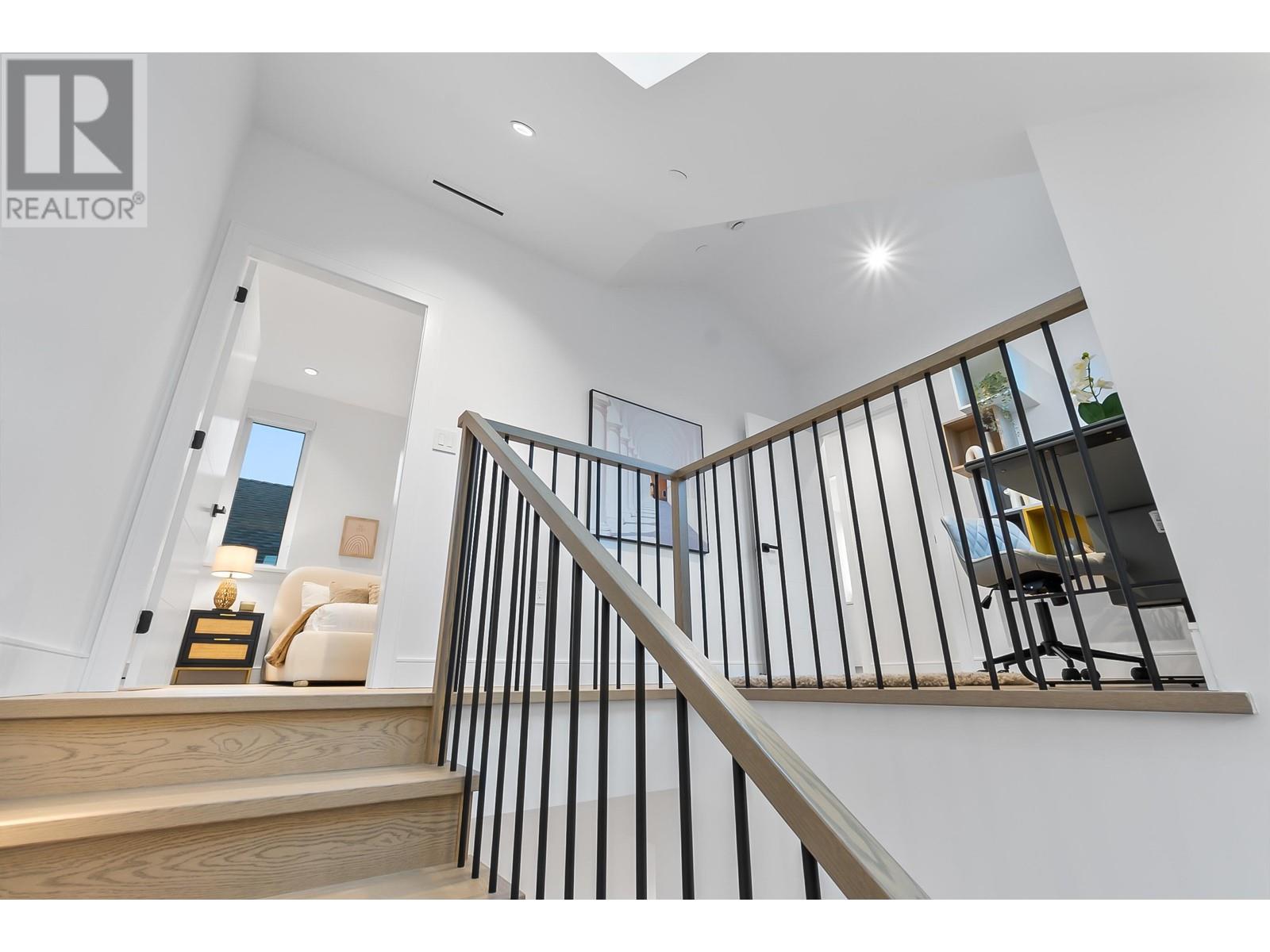 Listing Picture 24 of 34 : 2 930 E 10TH AVENUE, Vancouver / 溫哥華 - 魯藝地產 Yvonne Lu Group - MLS Medallion Club Member