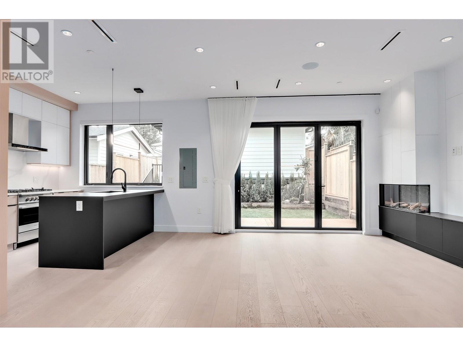 Listing Picture 4 of 34 : 2 930 E 10TH AVENUE, Vancouver / 溫哥華 - 魯藝地產 Yvonne Lu Group - MLS Medallion Club Member