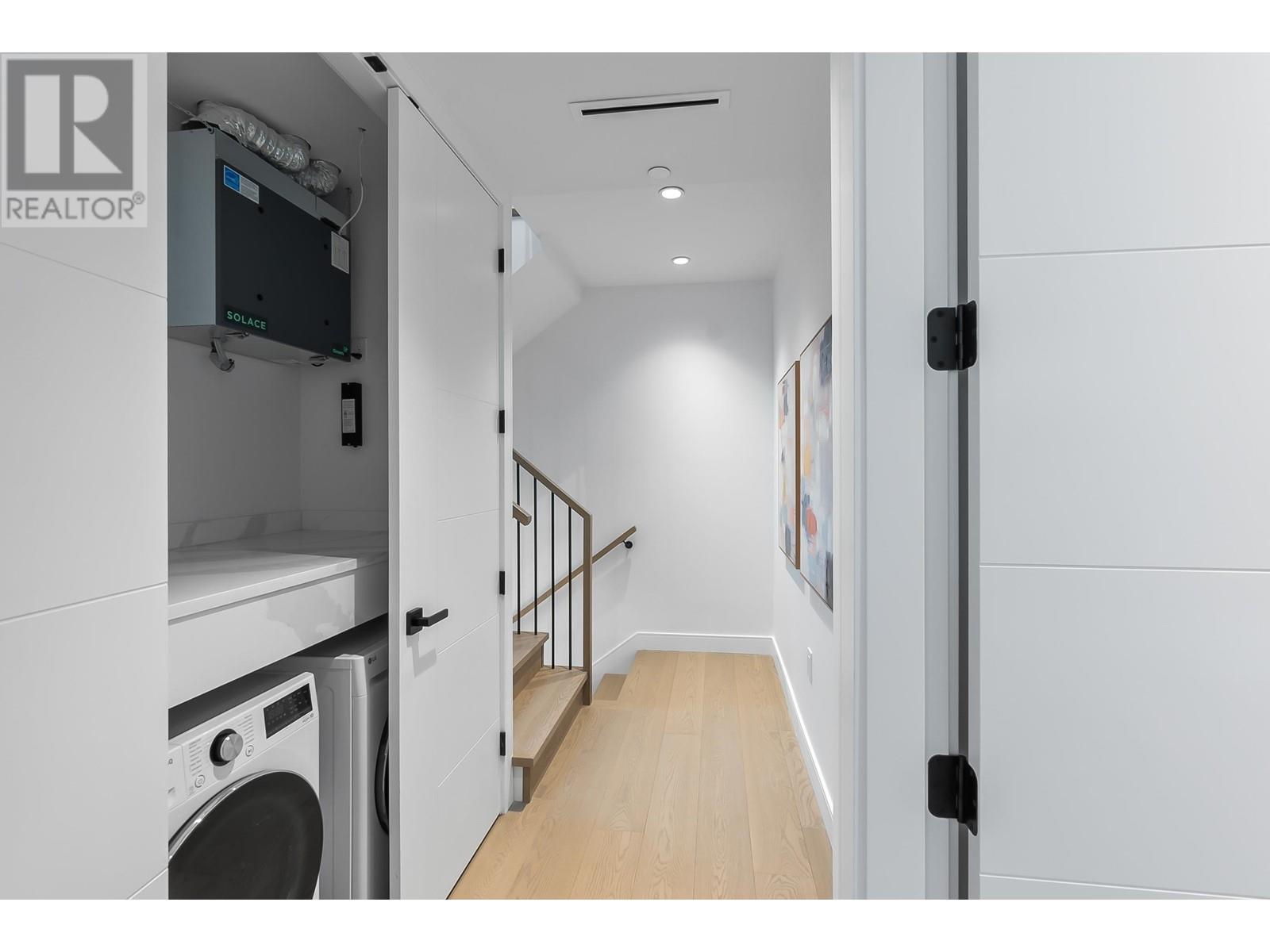 Listing Picture 23 of 34 : 2 930 E 10TH AVENUE, Vancouver / 溫哥華 - 魯藝地產 Yvonne Lu Group - MLS Medallion Club Member