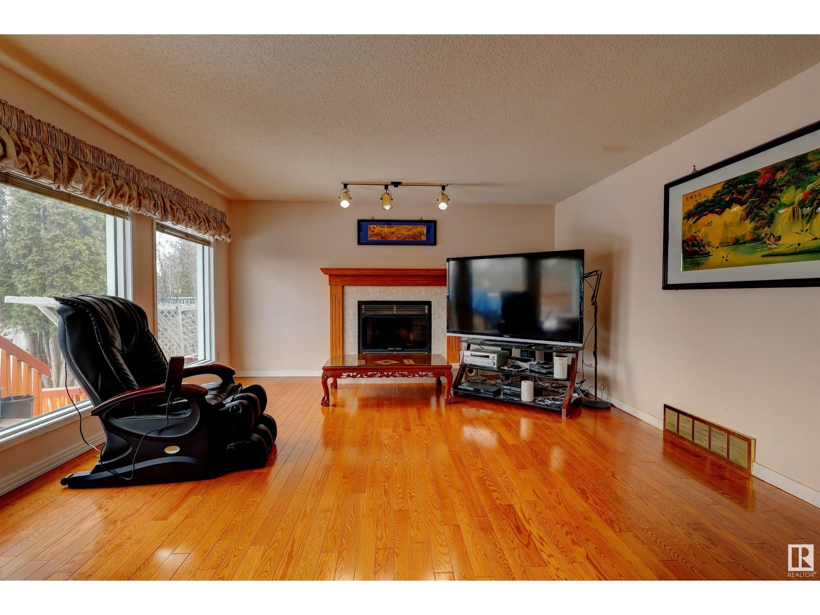 Property at 15 CORMACK NW image 5