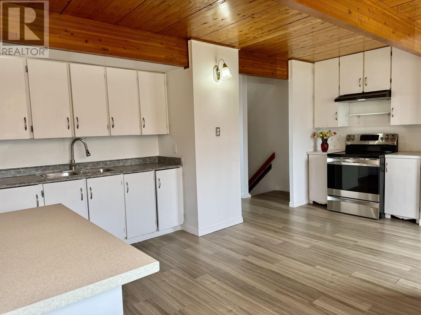 6 Drumdonald Road, Halifax, Nova Scotia  B3K 3P9 - Photo 5 - 202505091