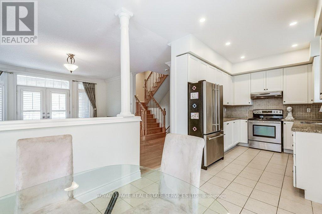 17 Clockwork Lane, Toronto, Ontario  M8Y 4H5 - Photo 8 - W11986514