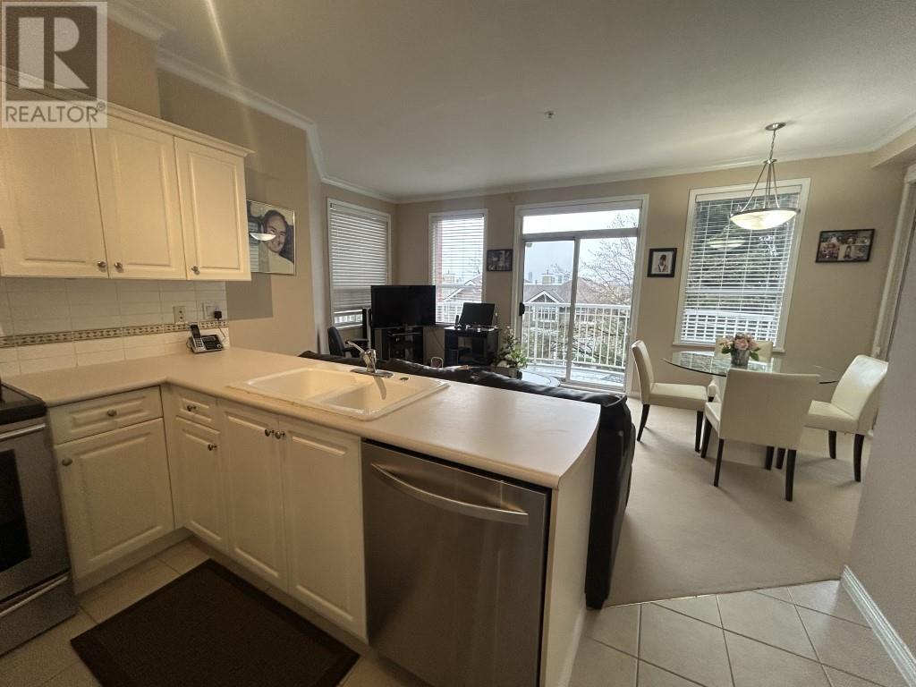 208 5280 Oakmount Crescent, Burnaby, British Columbia  V5H 4S1 - Photo 15 - R2978944