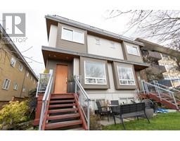 226 E 12TH STREET, North Vancouver, British Columbia
