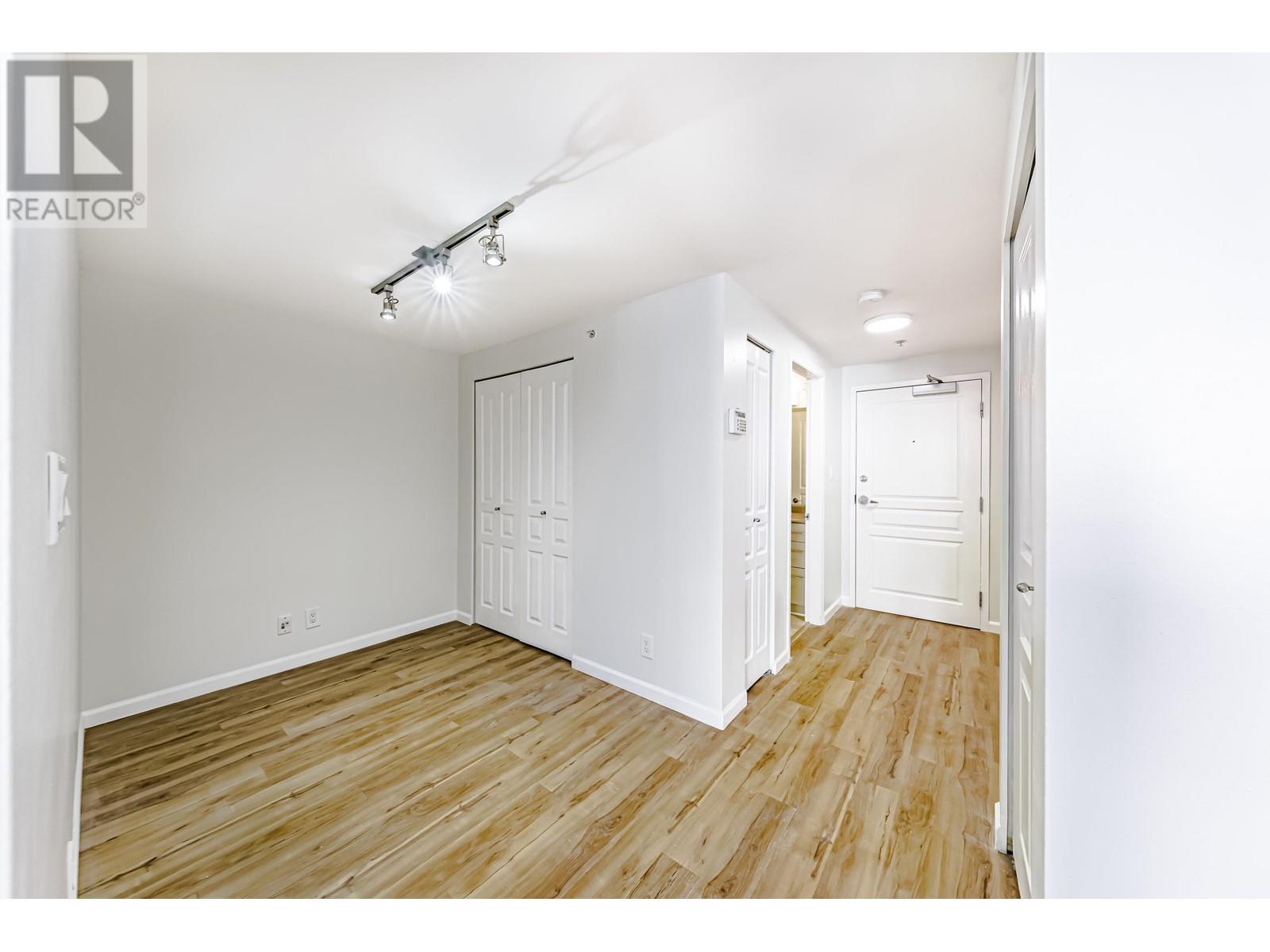 202 9298 University Crescent, Burnaby, British Columbia  V5A 4X8 - Photo 7 - R2966935