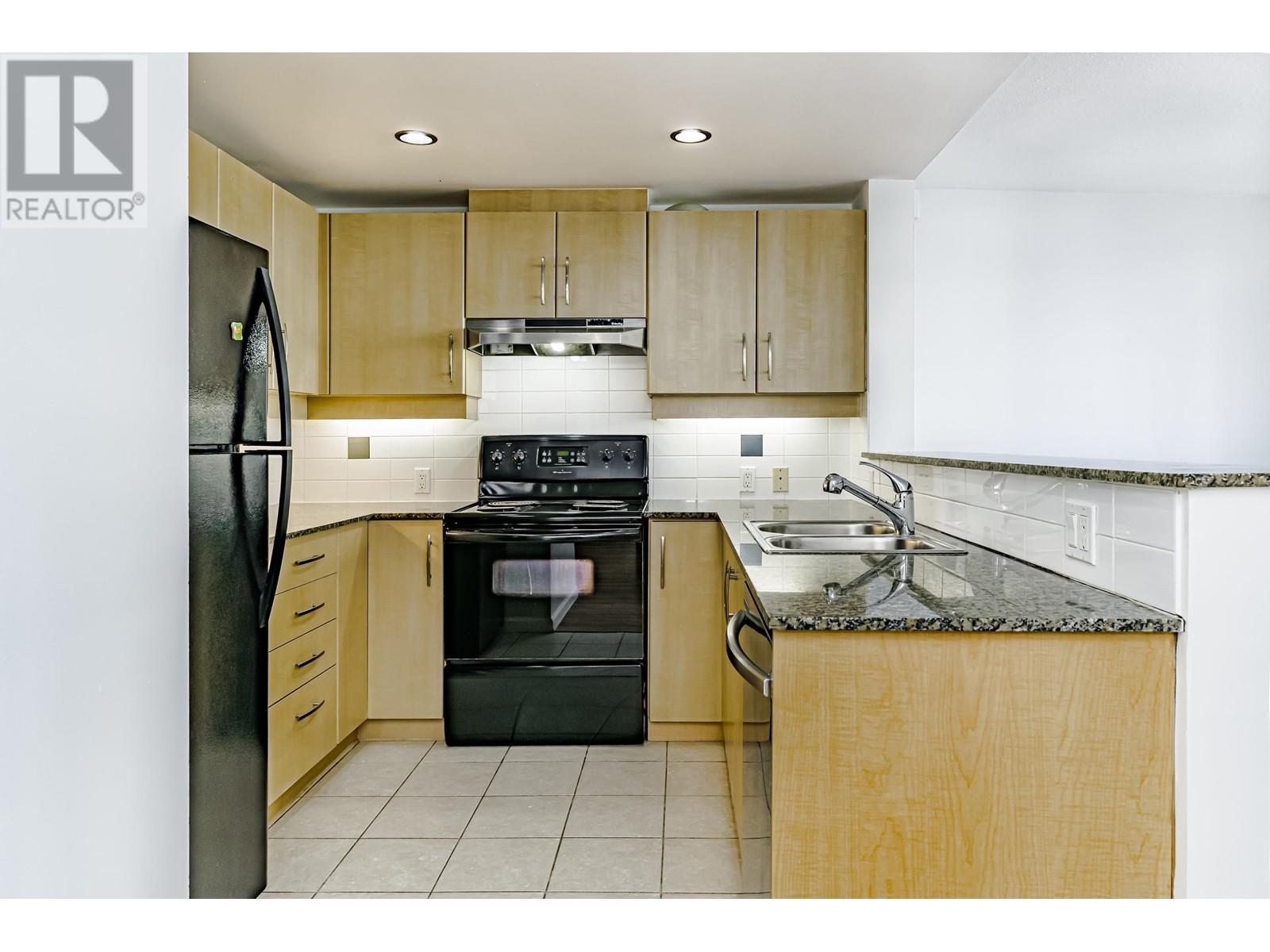 202 9298 University Crescent, Burnaby, British Columbia  V5A 4X8 - Photo 9 - R2966935