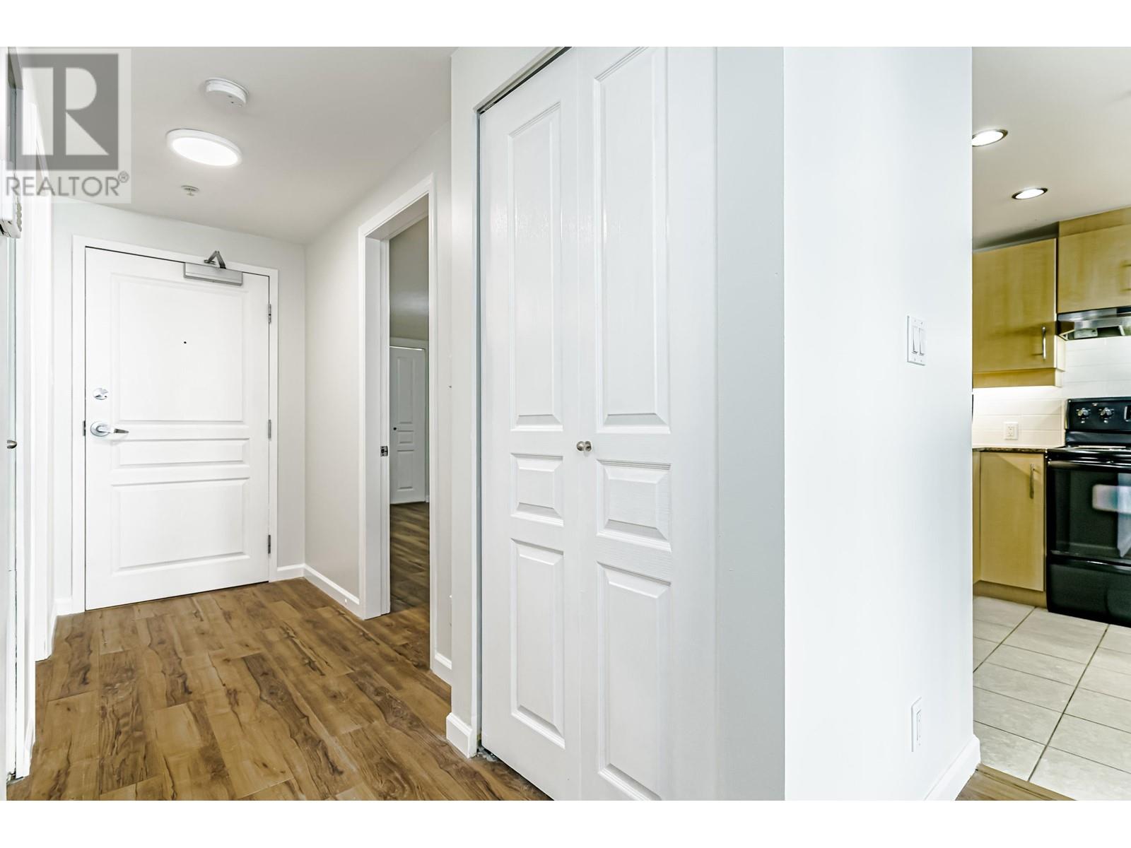 202 9298 University Crescent, Burnaby, British Columbia  V5A 4X8 - Photo 6 - R2966935