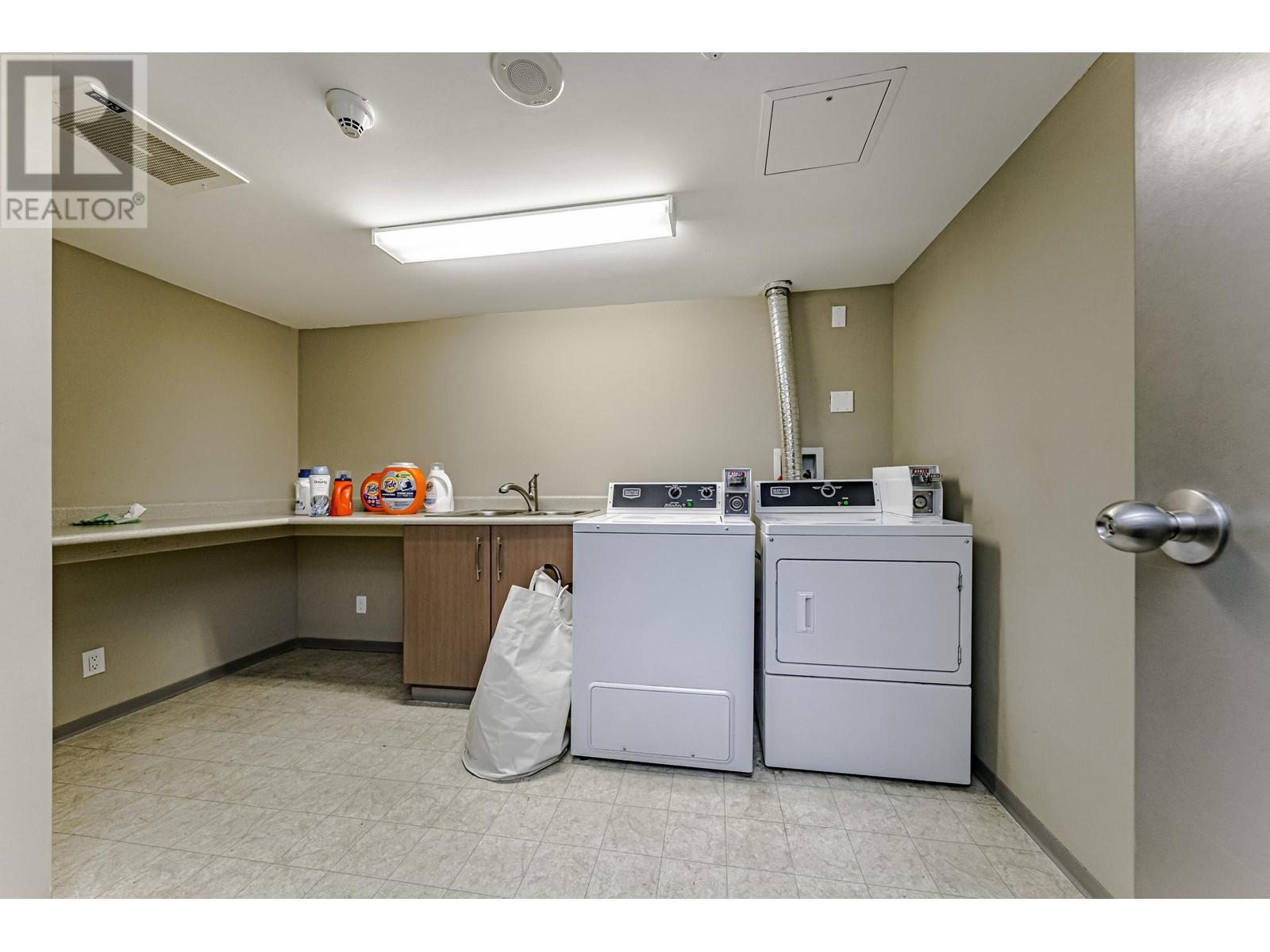 202 9298 University Crescent, Burnaby, British Columbia  V5A 4X8 - Photo 30 - R2966935