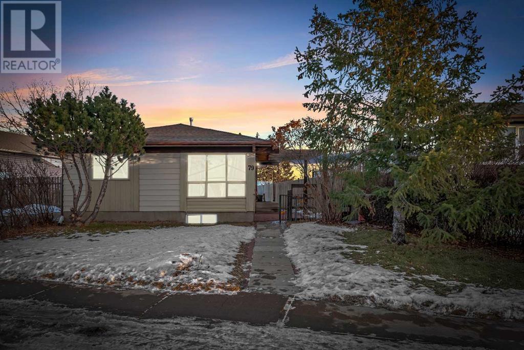 Property at 79 abalone Way NE image 1