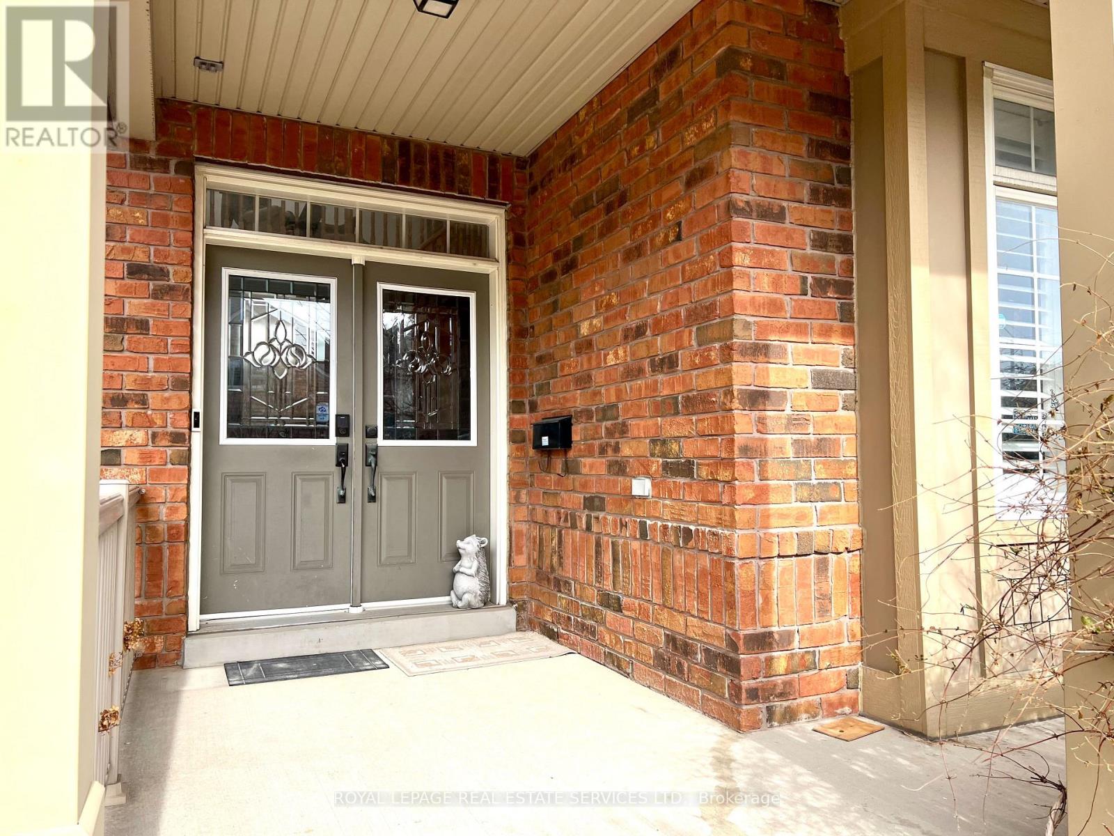 21 Callisto Court, Mississauga, Ontario  L5M 0A1 - Photo 3 - W12036180