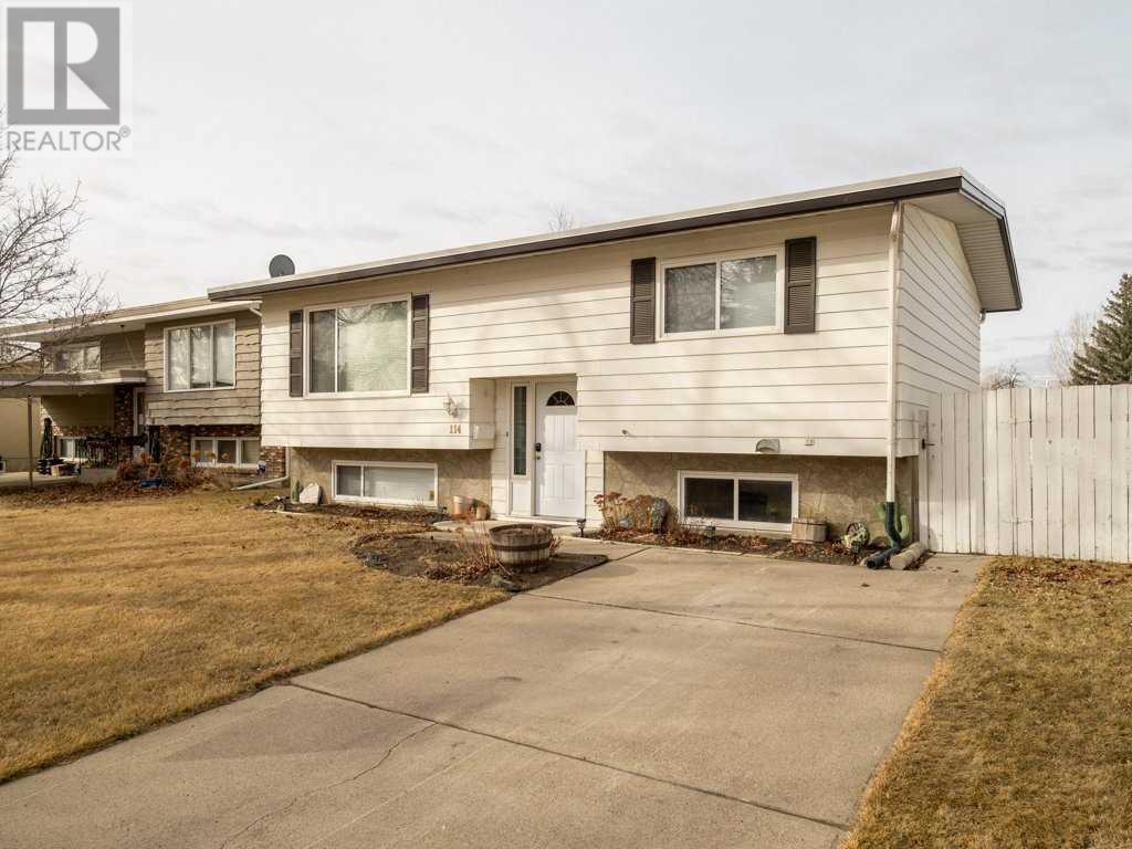 114 Meadowlark Boulevard N, Lethbridge, Alberta  T1H 4J4 - Photo 1 - A2202116