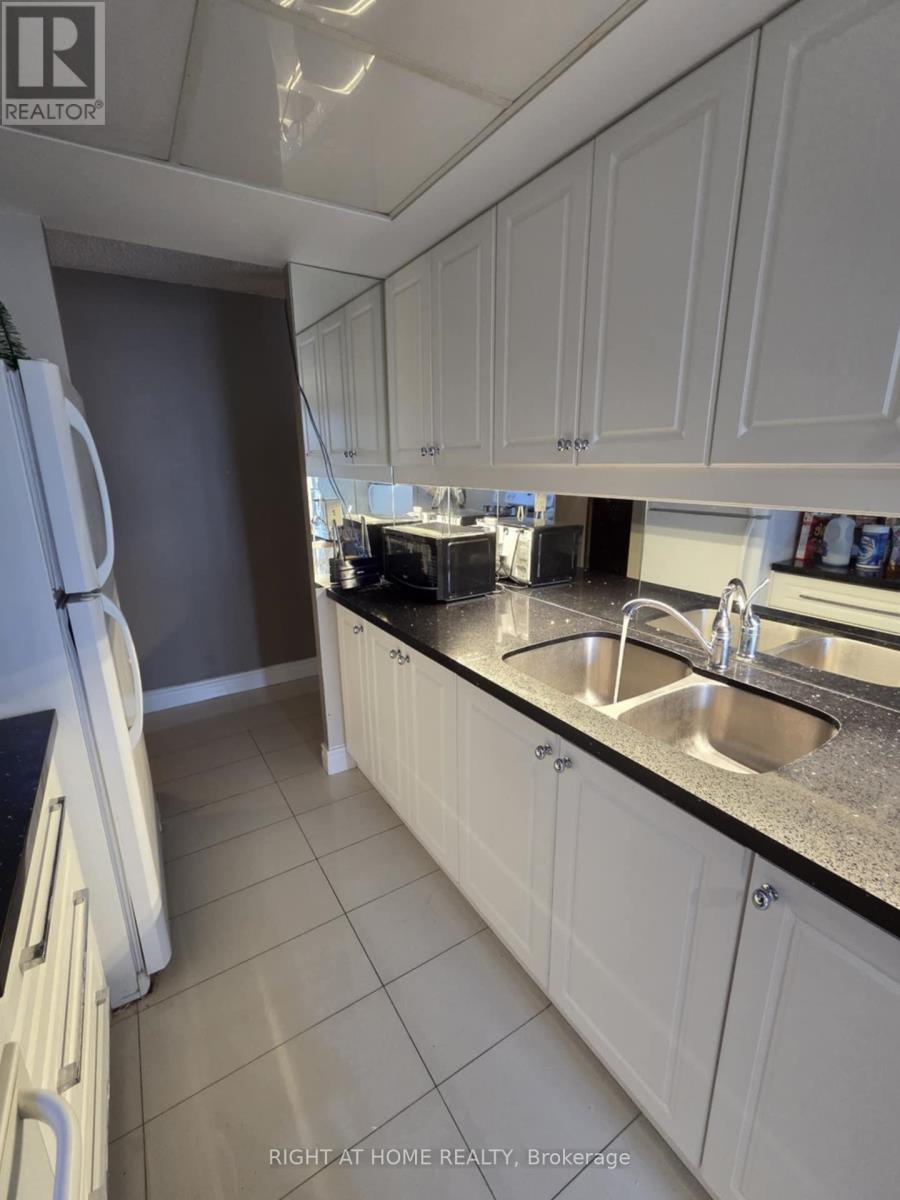 1203 - 5765 Yonge Street, Toronto (Newtonbrook East), Ontario  M2M 4H9 - Photo 4 - C12028983