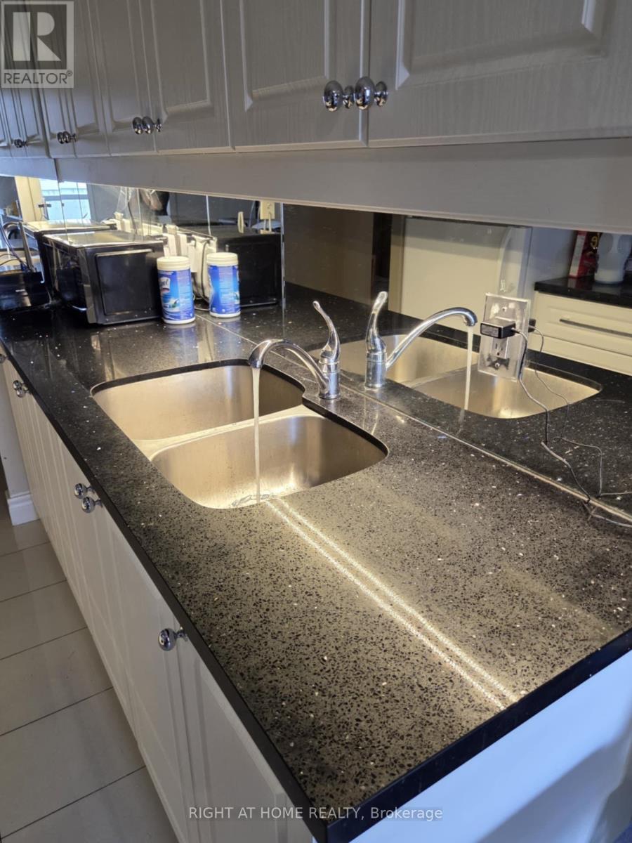 1203 - 5765 Yonge Street, Toronto (Newtonbrook East), Ontario  M2M 4H9 - Photo 5 - C12028983