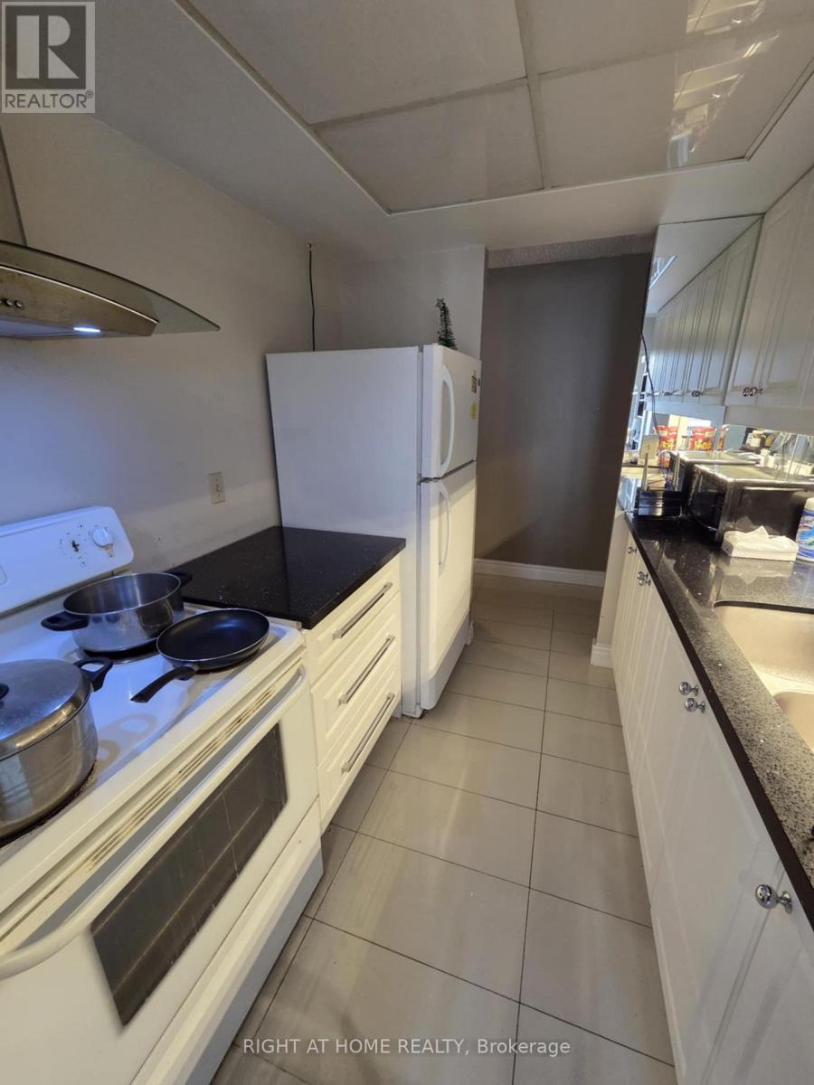 1203 - 5765 Yonge Street, Toronto (Newtonbrook East), Ontario  M2M 4H9 - Photo 8 - C12028983