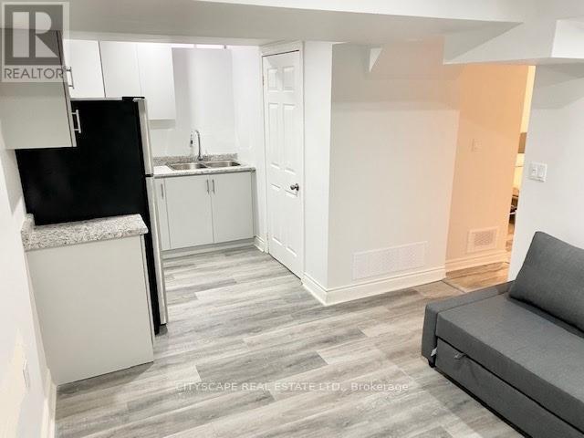 1b - 6421 Donway Drive, Mississauga (East Credit), Ontario  L5V 1J4 - Photo 8 - W12036998