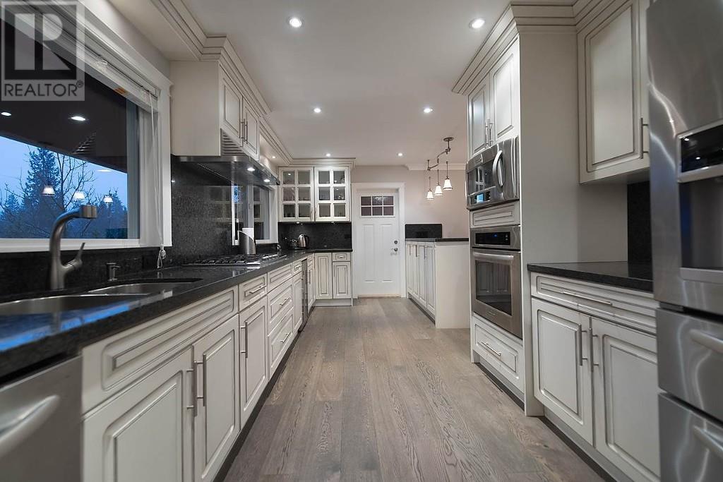 Property at 440 NEWLANDS ROAD image 4