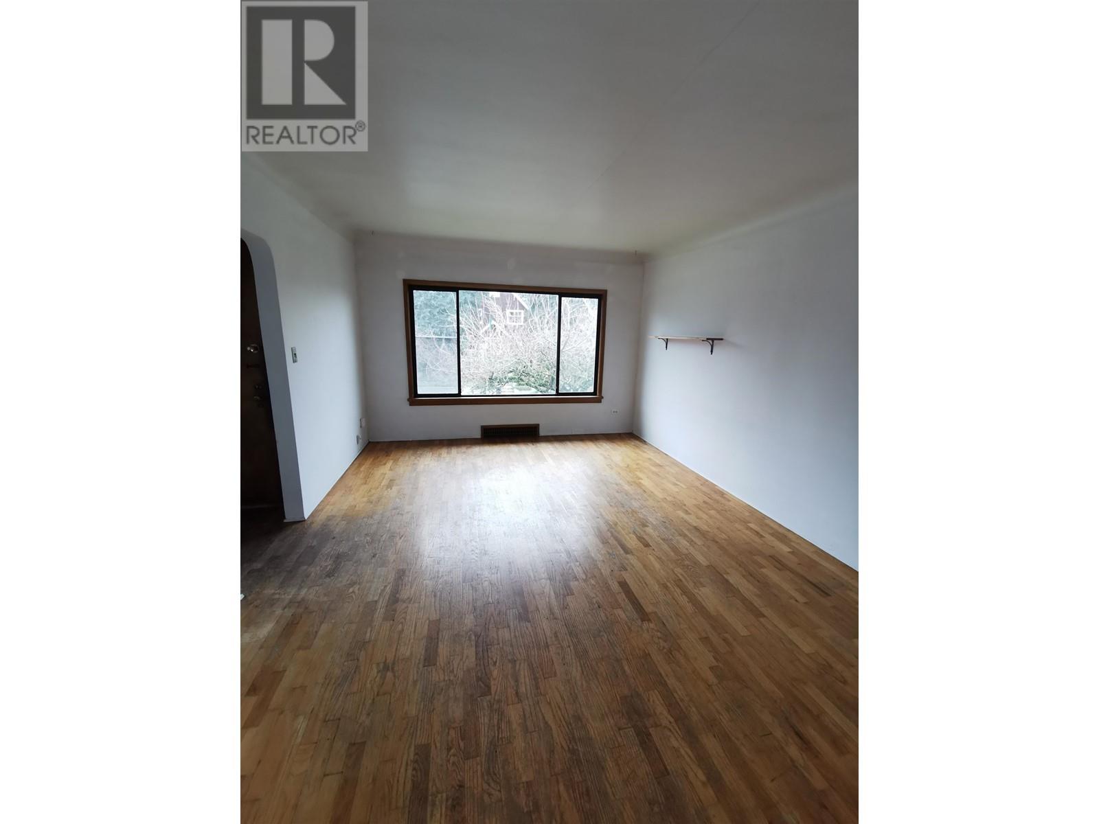 Listing Picture 4 of 12 : 240 E 20TH AVENUE, Vancouver / 溫哥華 - 魯藝地產 Yvonne Lu Group - MLS Medallion Club Member