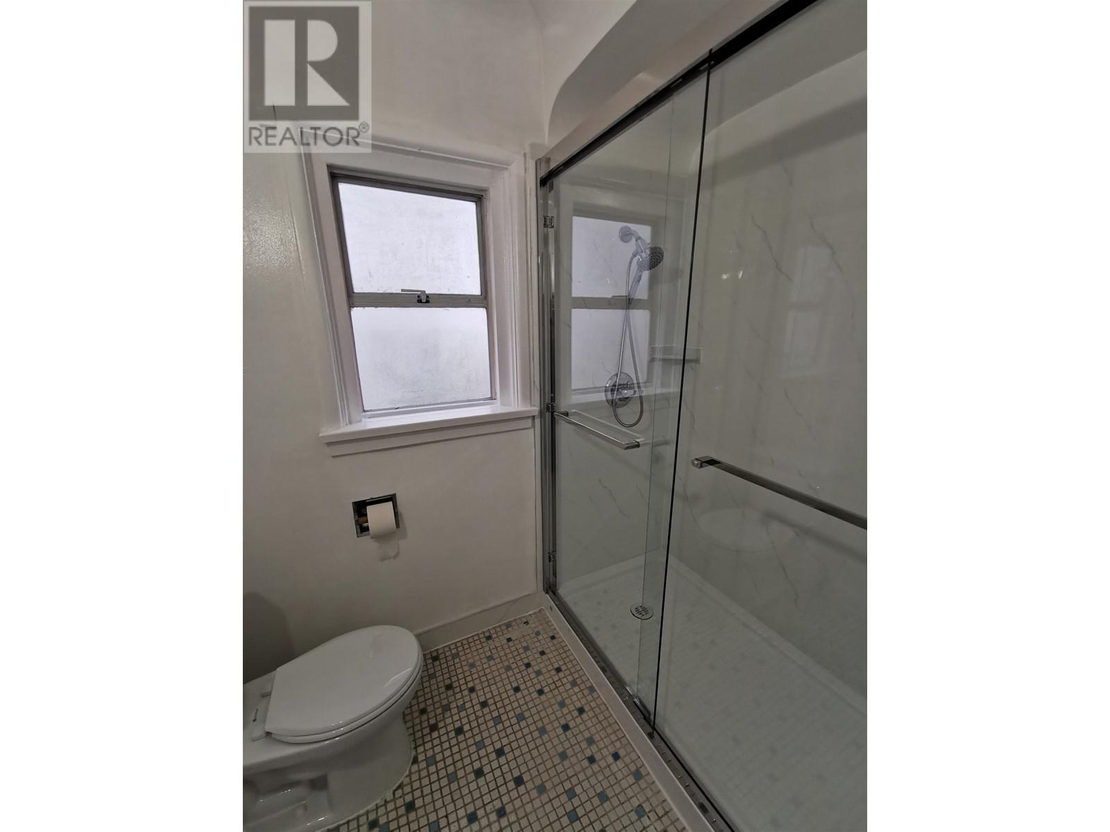 Listing Picture 5 of 12 : 240 E 20TH AVENUE, Vancouver / 溫哥華 - 魯藝地產 Yvonne Lu Group - MLS Medallion Club Member
