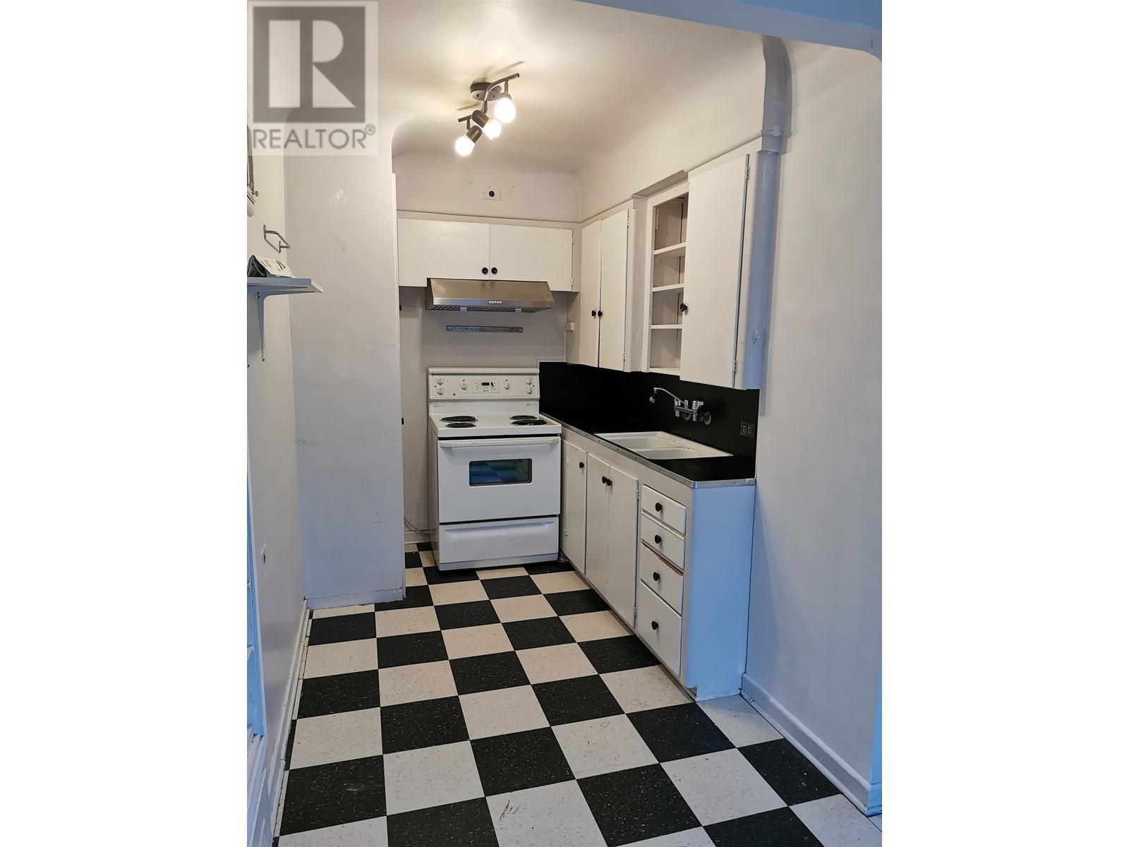 Listing Picture 6 of 12 : 240 E 20TH AVENUE, Vancouver / 溫哥華 - 魯藝地產 Yvonne Lu Group - MLS Medallion Club Member