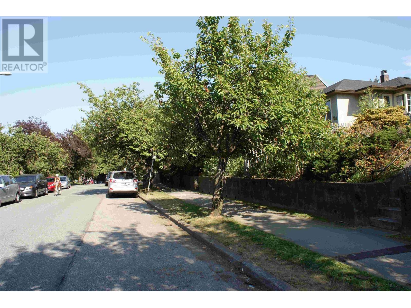 Listing Picture 12 of 12 : 240 E 20TH AVENUE, Vancouver / 溫哥華 - 魯藝地產 Yvonne Lu Group - MLS Medallion Club Member