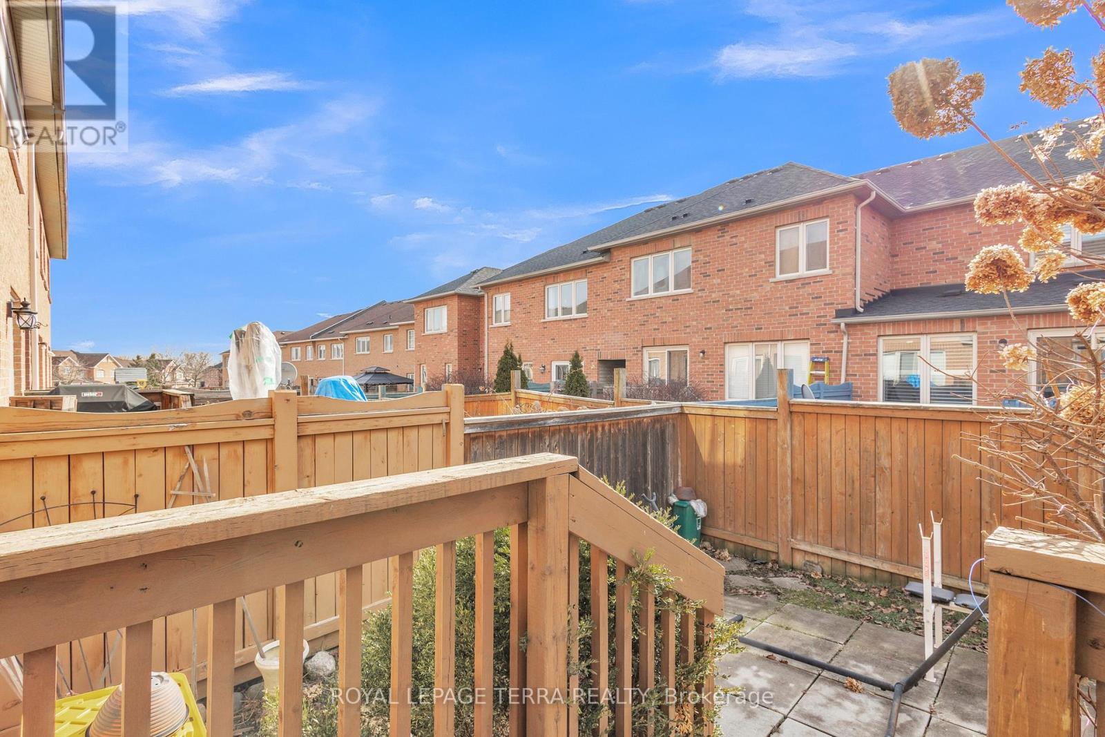 105 - 27 Brucewood Road, Brampton, Ontario  L6R 3N1 - Photo 6 - W12037061