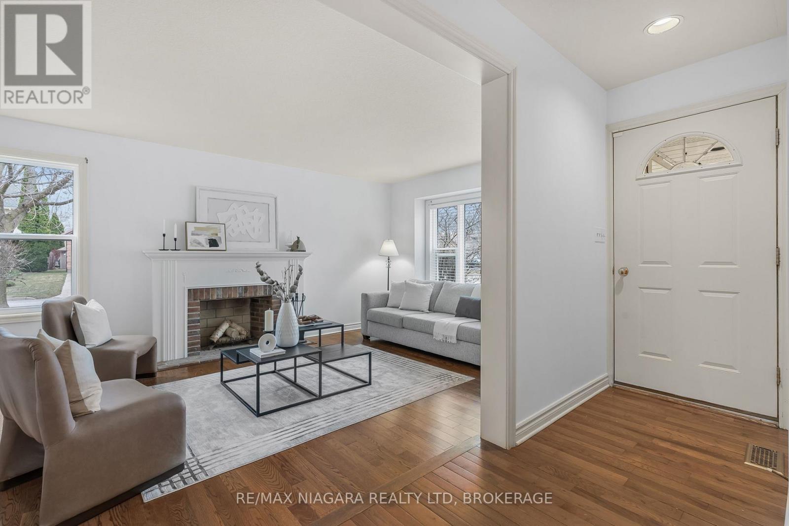 Property at 8 GRANGE CRESCENT image 4