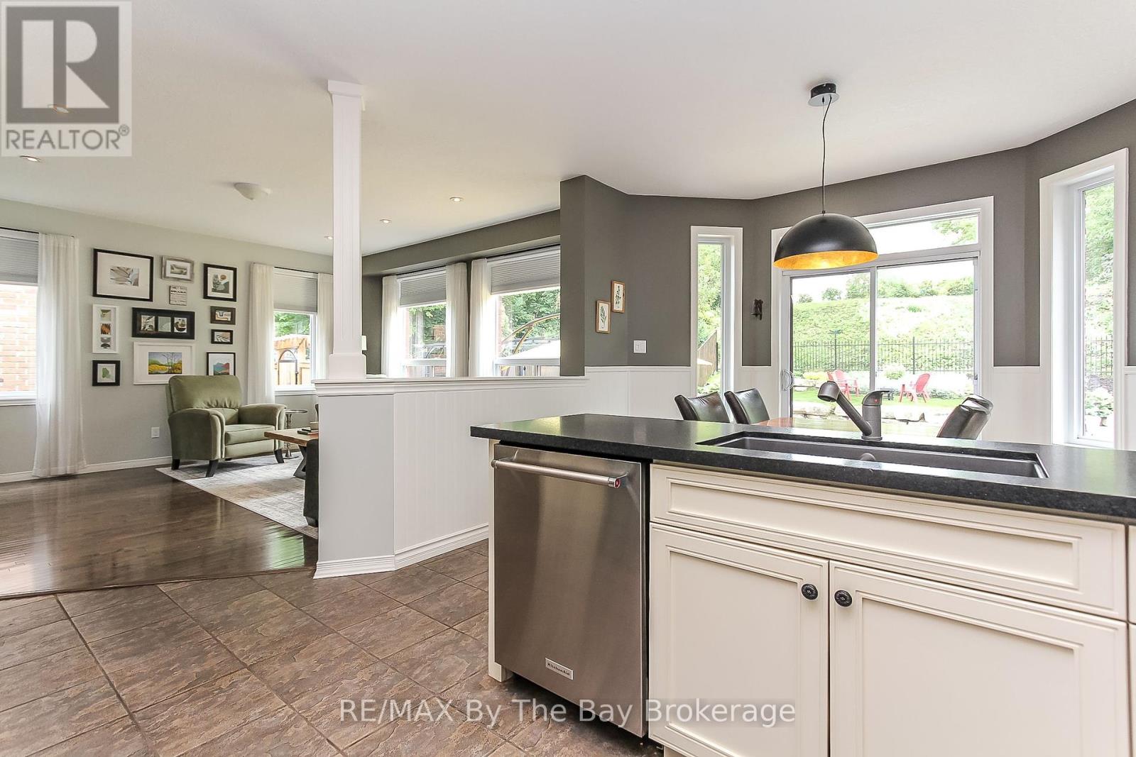 Property at 20 LYNDEN STREET image 4
